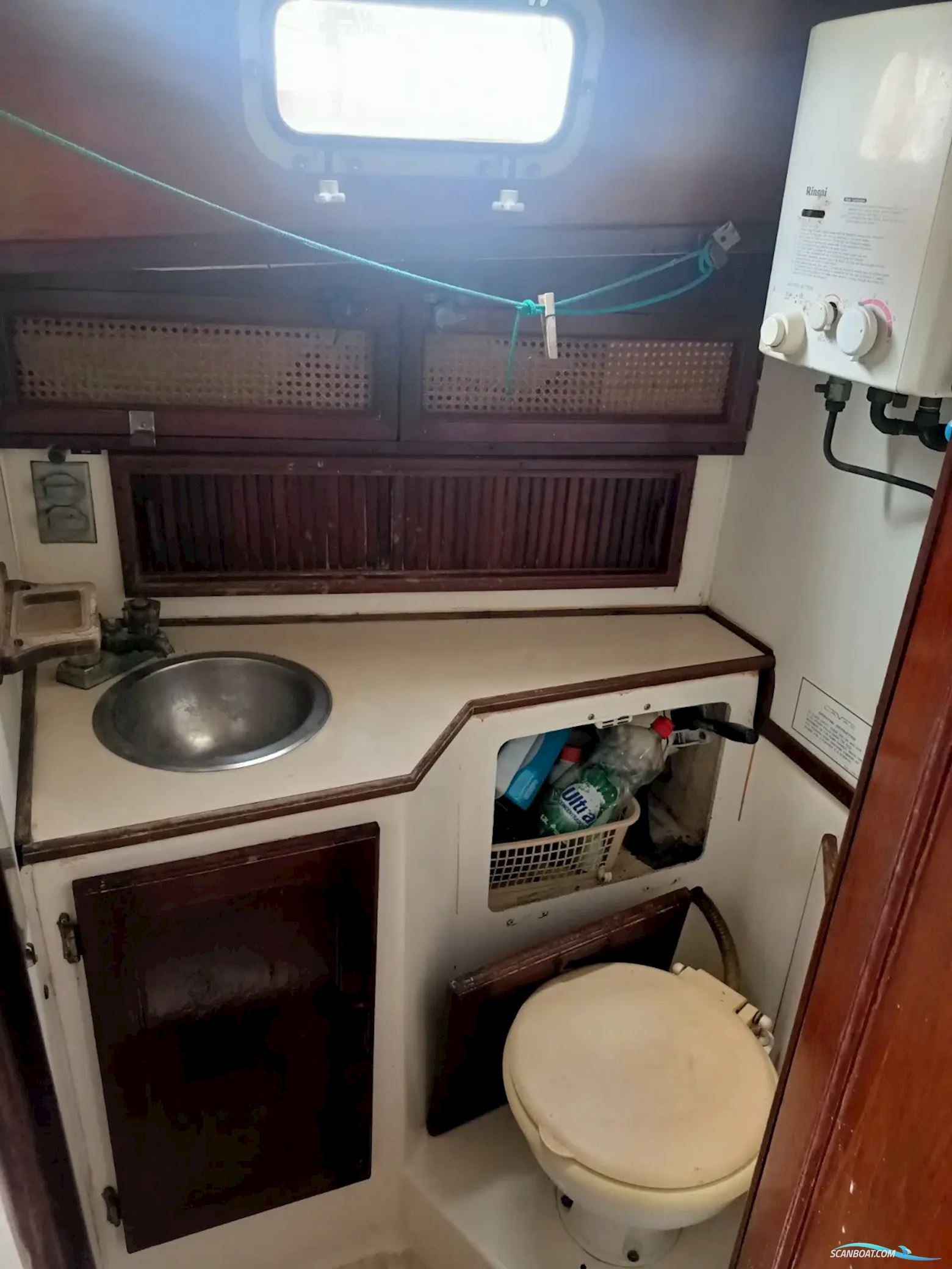 Endeavour Endevour 32