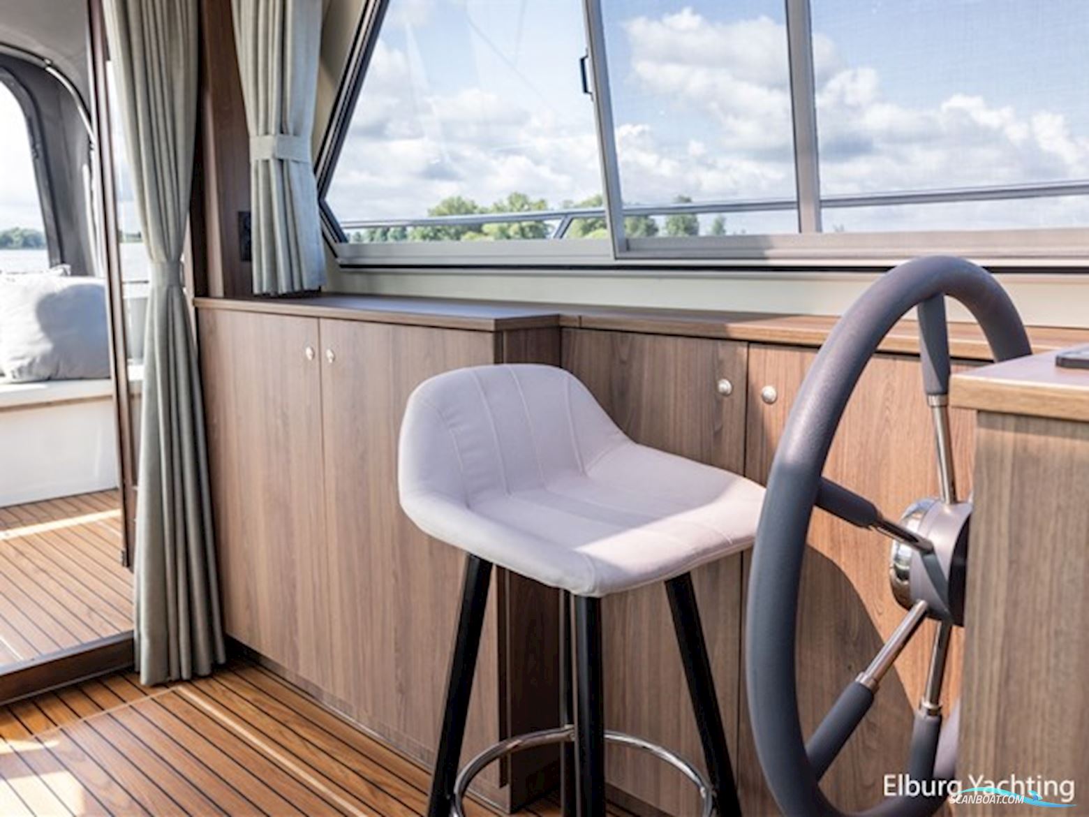 Excellent 1000 - Touring