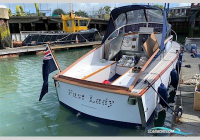 Fairey Huntsman 28 Motorboat 1964, with 2 x Cummins 6BT 210hp turbo direct drive with 3 Blade Bronze propellers engine, United Kingdom