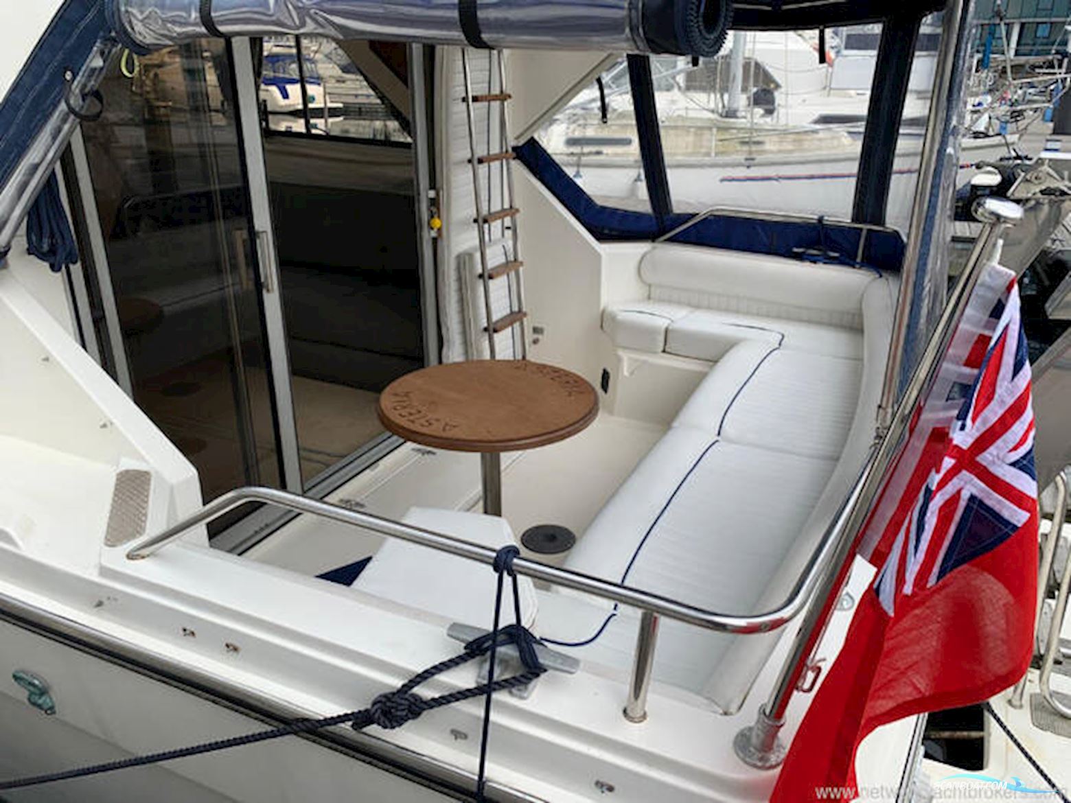 Fairline Corniche