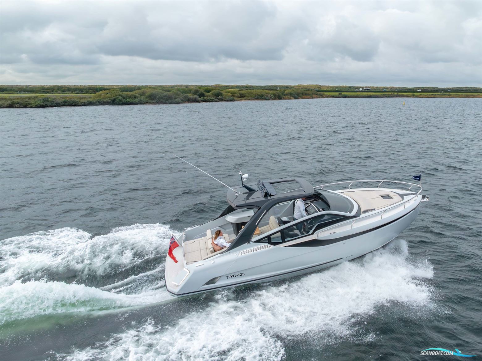 Fairline F-LINE 33 Motorboat 2021, with Volvo Penta Petrol V8-430 engine, The Netherlands