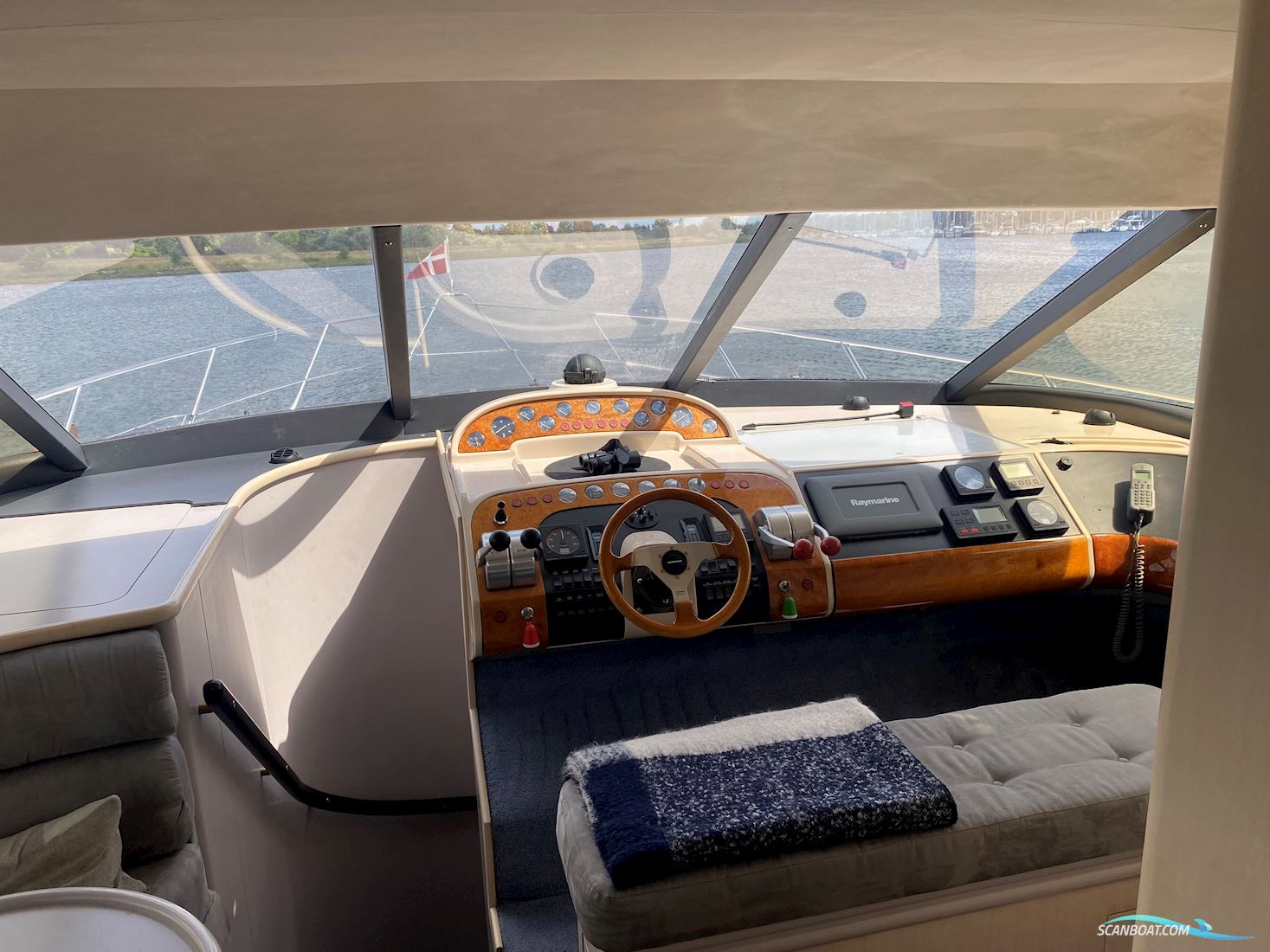 Fairline Squadron 65