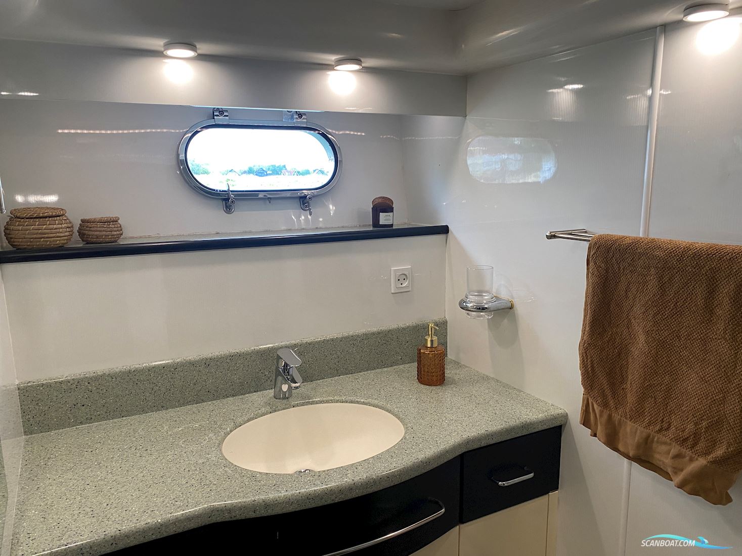 Fairline Squadron 65