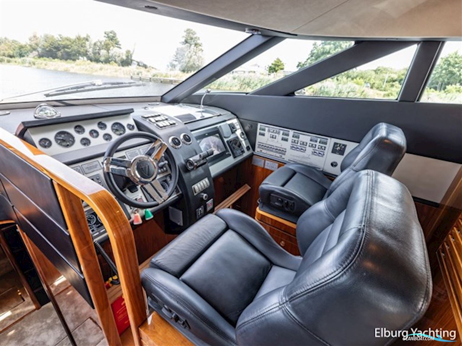 Fairline Squadron 70 