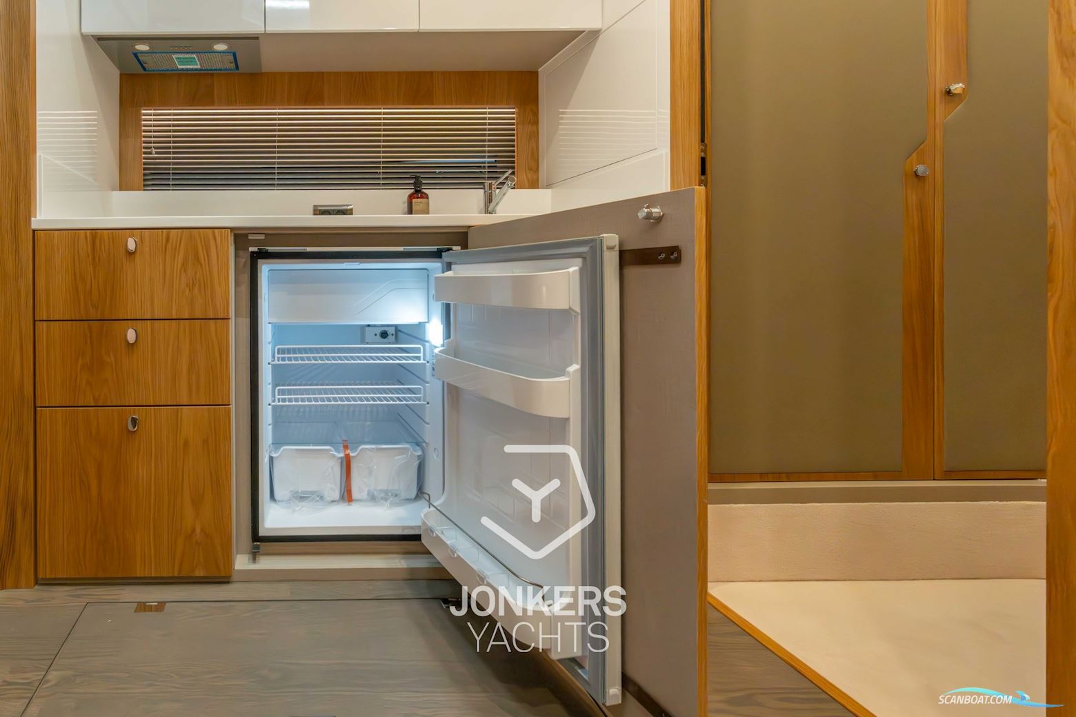 Fairline Targa 45 GT- MODEL 2025 WITH OAK SATIN TIMBER