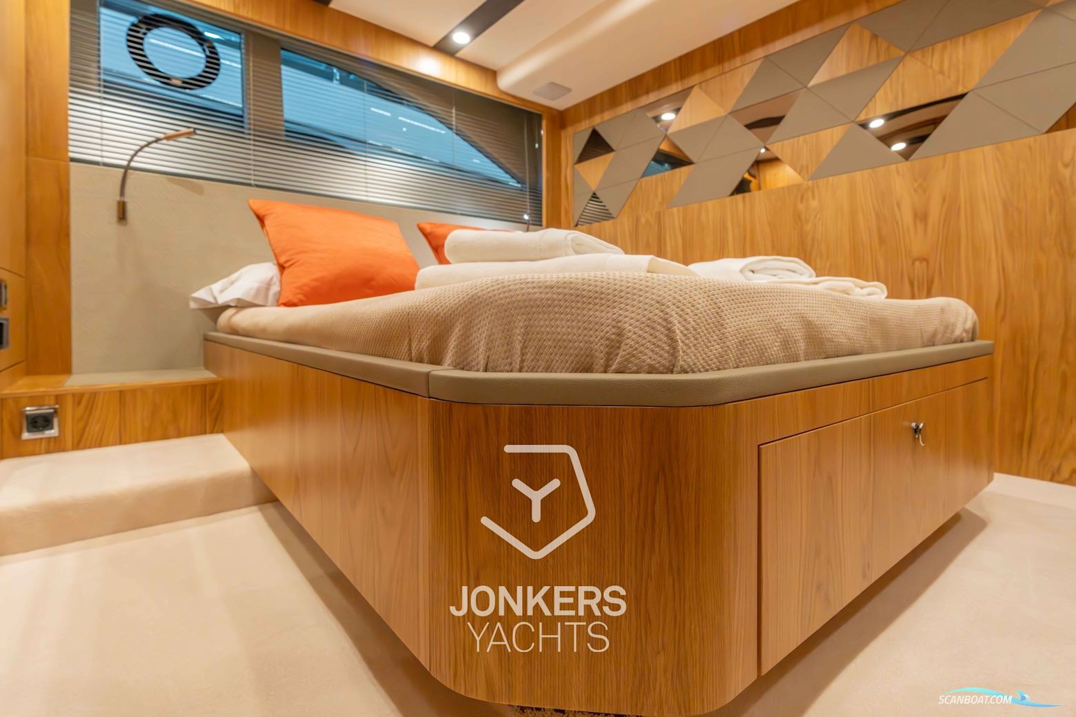 Fairline Targa 45 GT- MODEL 2025 WITH OAK SATIN TIMBER