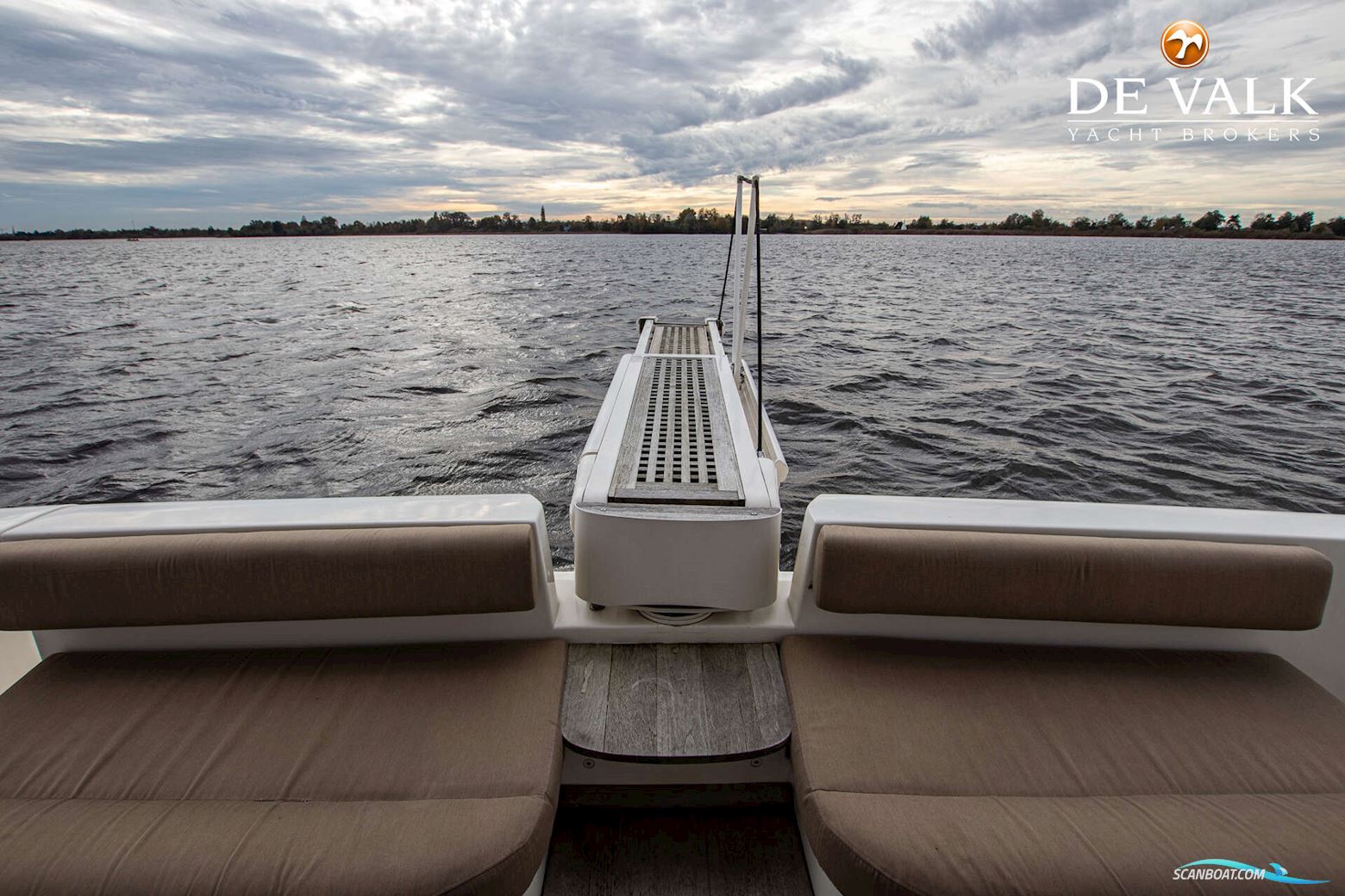 Ferretti 550