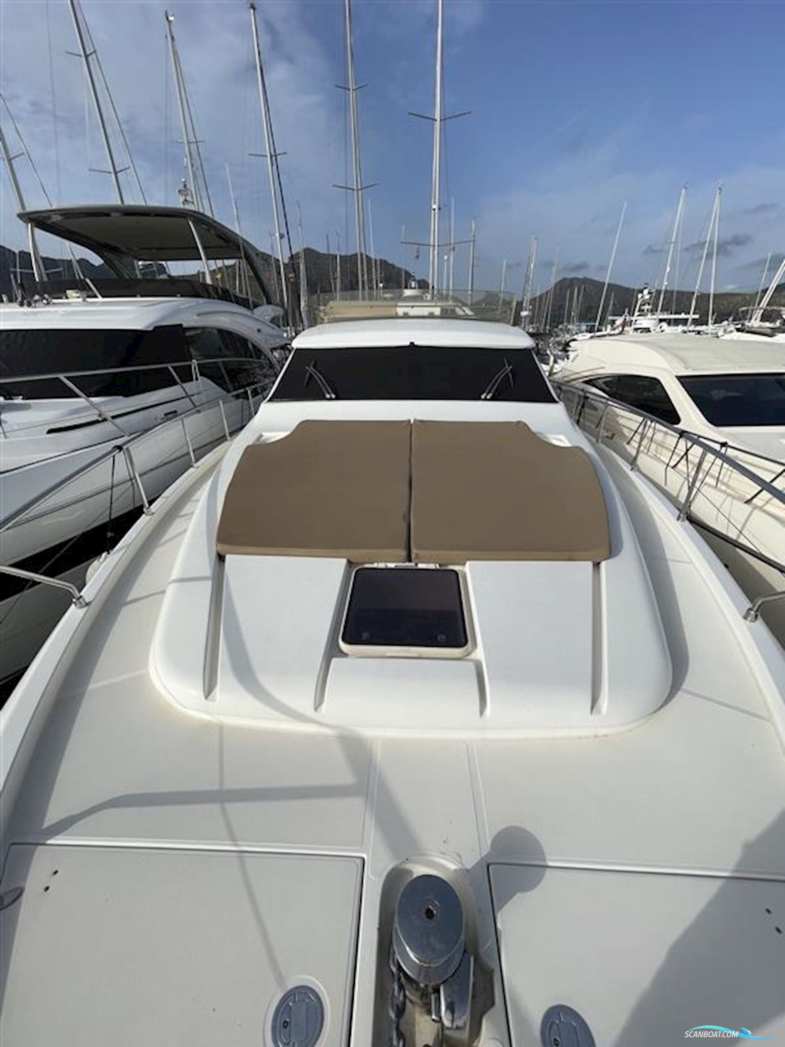 Ferretti 590