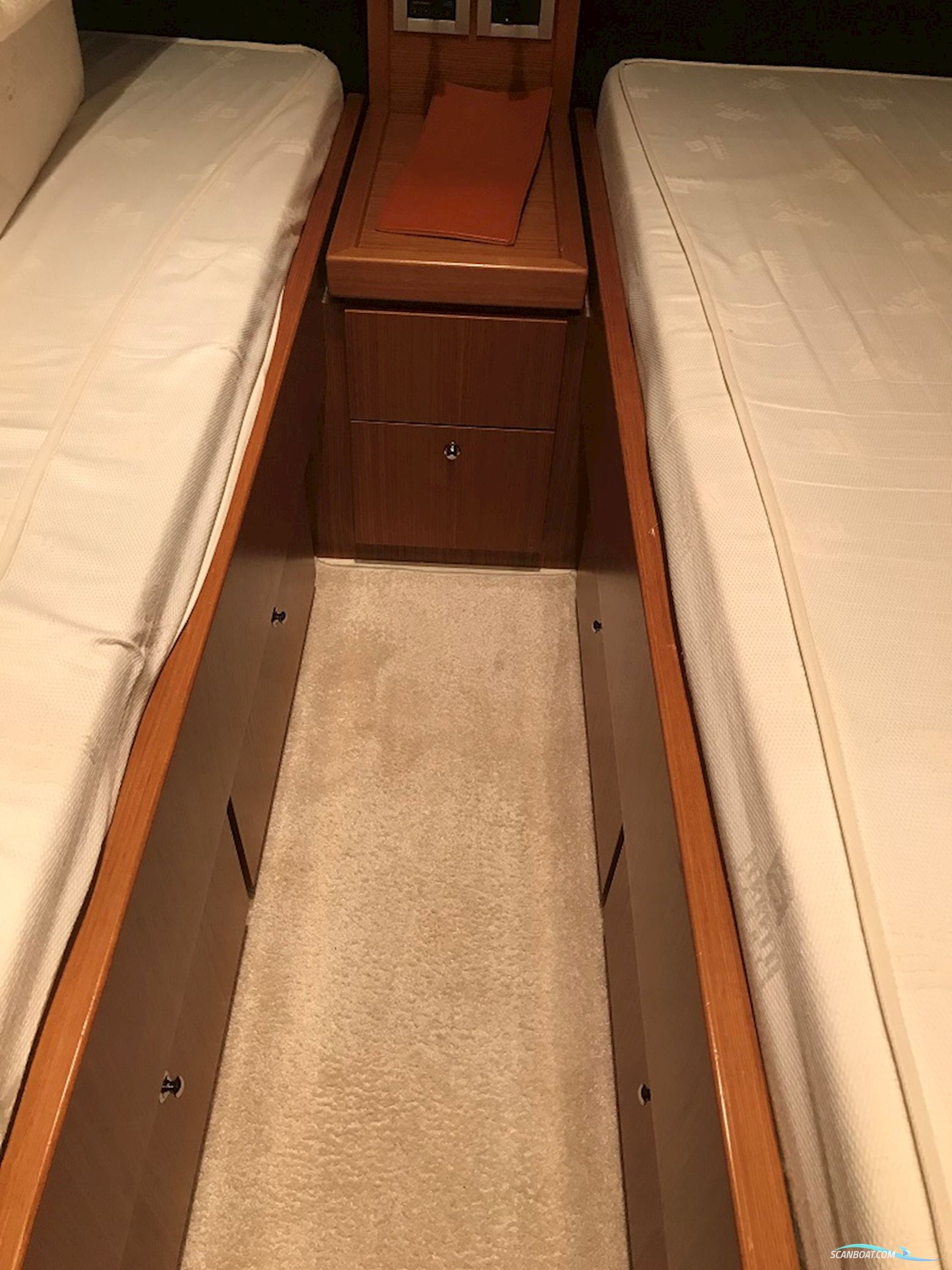 Ferretti 592