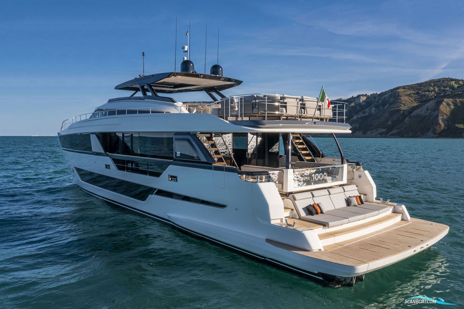 Ferretti Yachts 1000