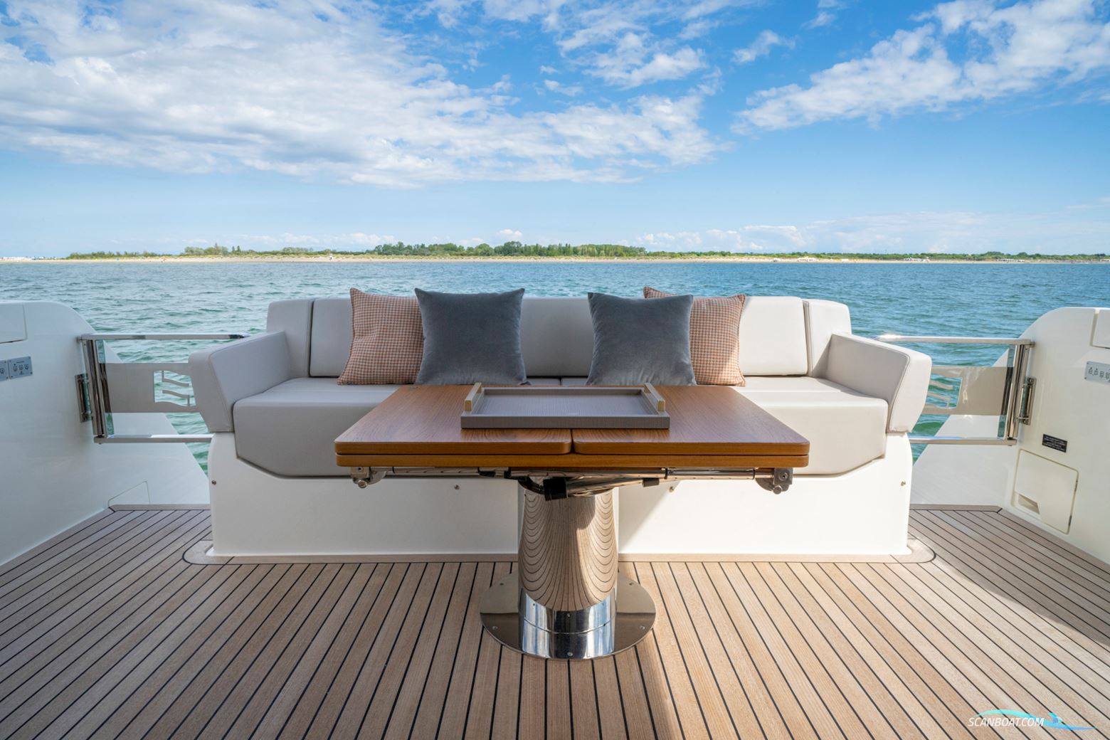 Ferretti Yachts 500