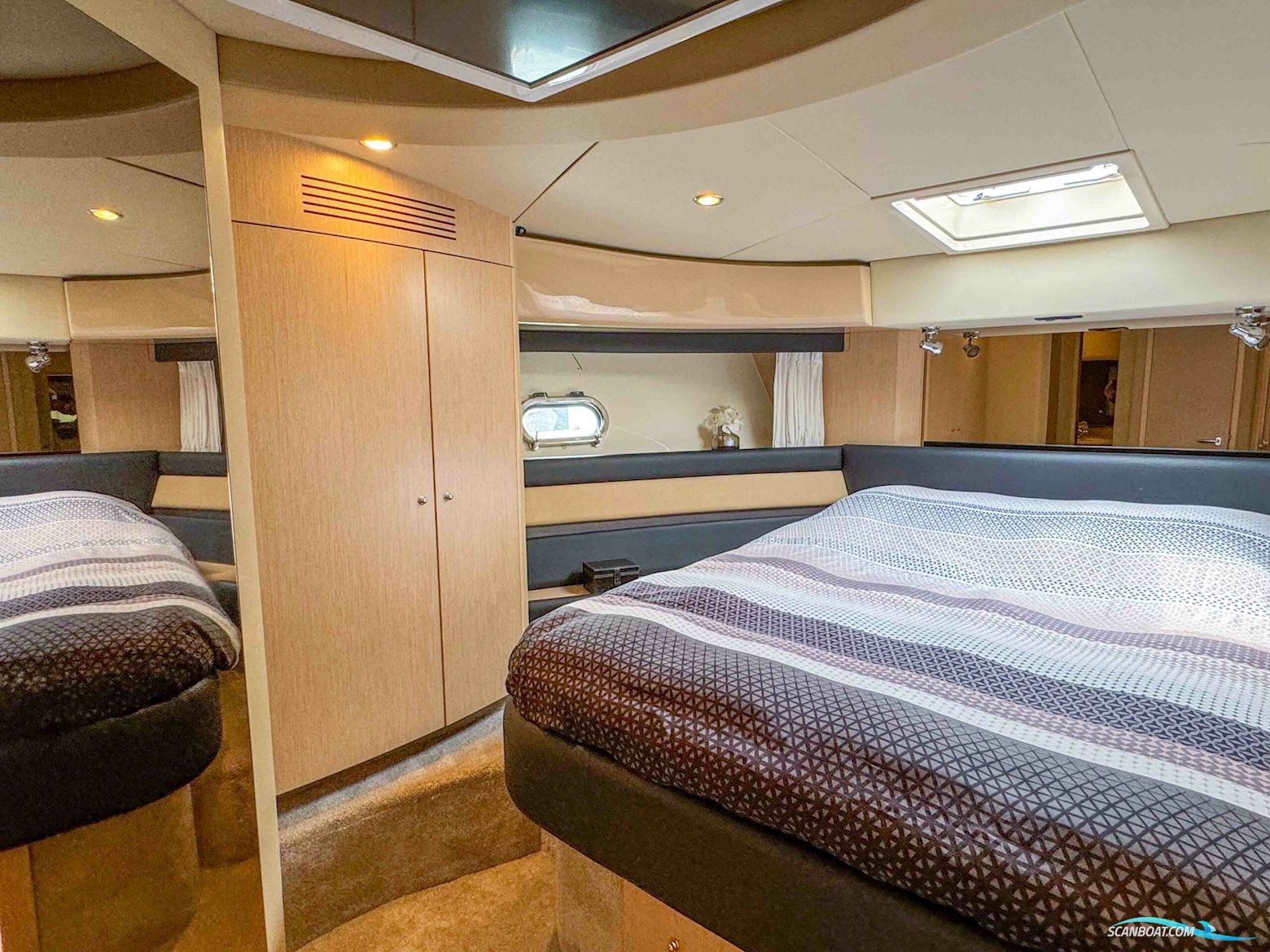 Ferretti Yachts 550