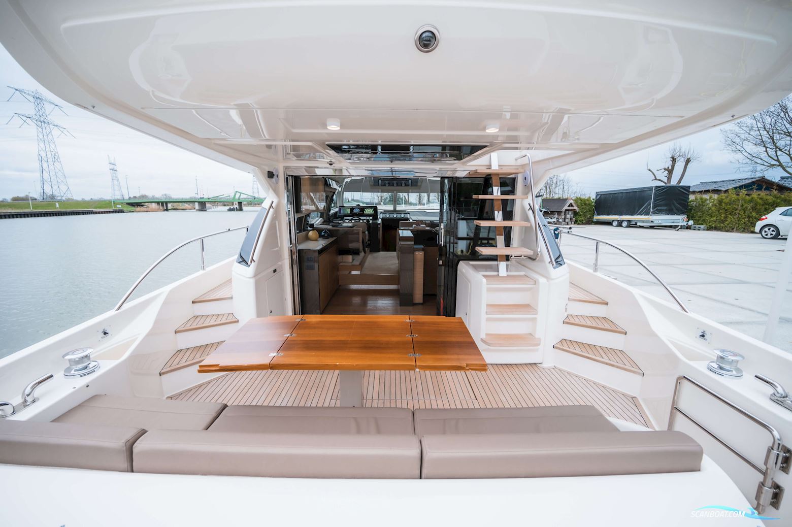 Ferretti Yachts 550