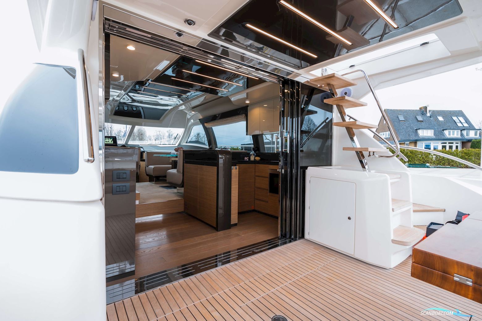 Ferretti Yachts 550
