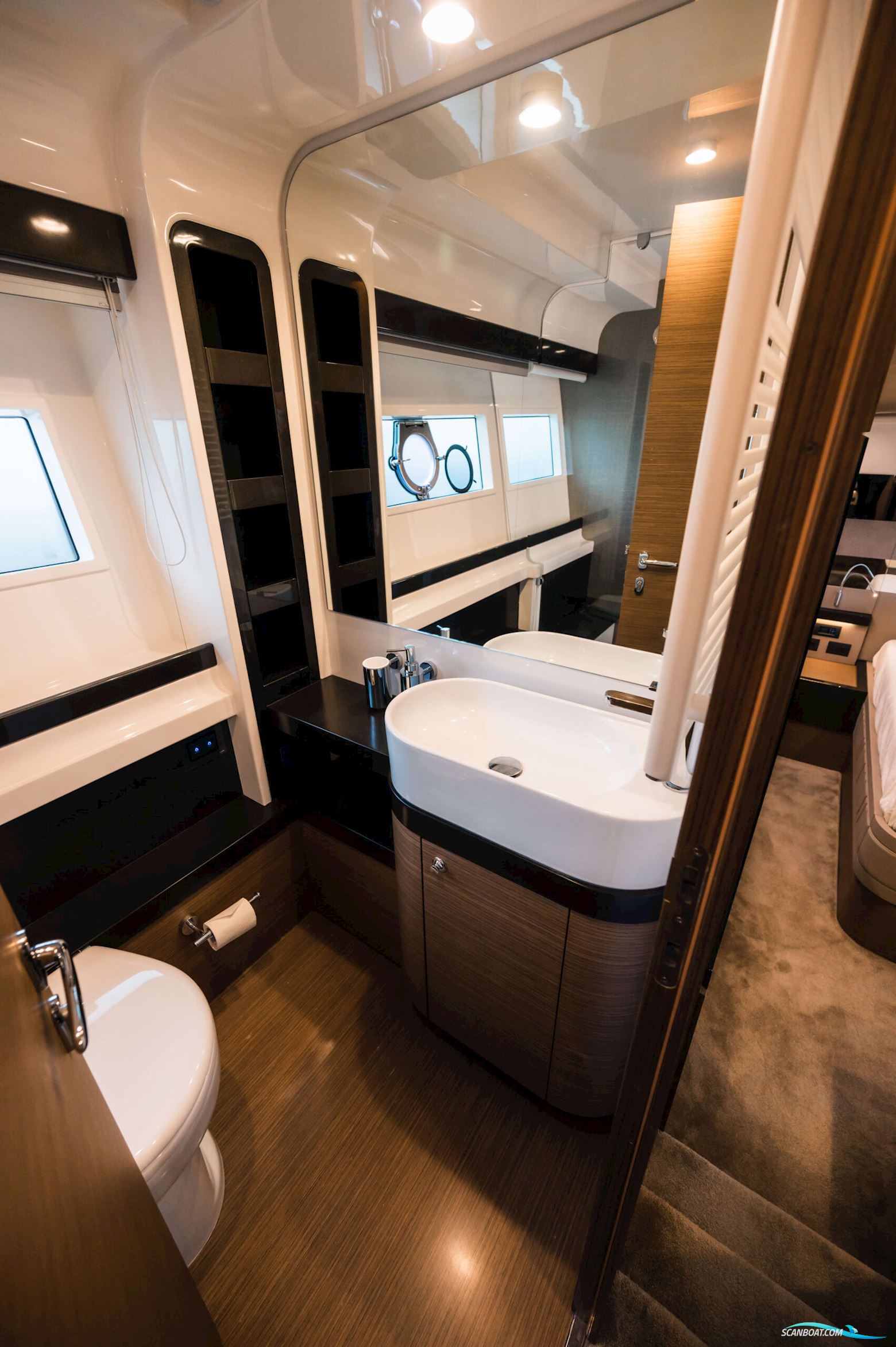 Ferretti Yachts 550