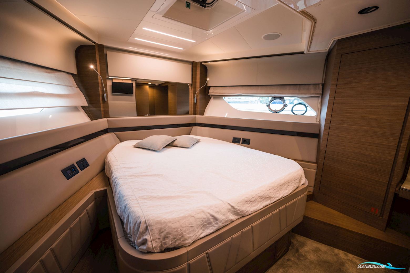 Ferretti Yachts 550