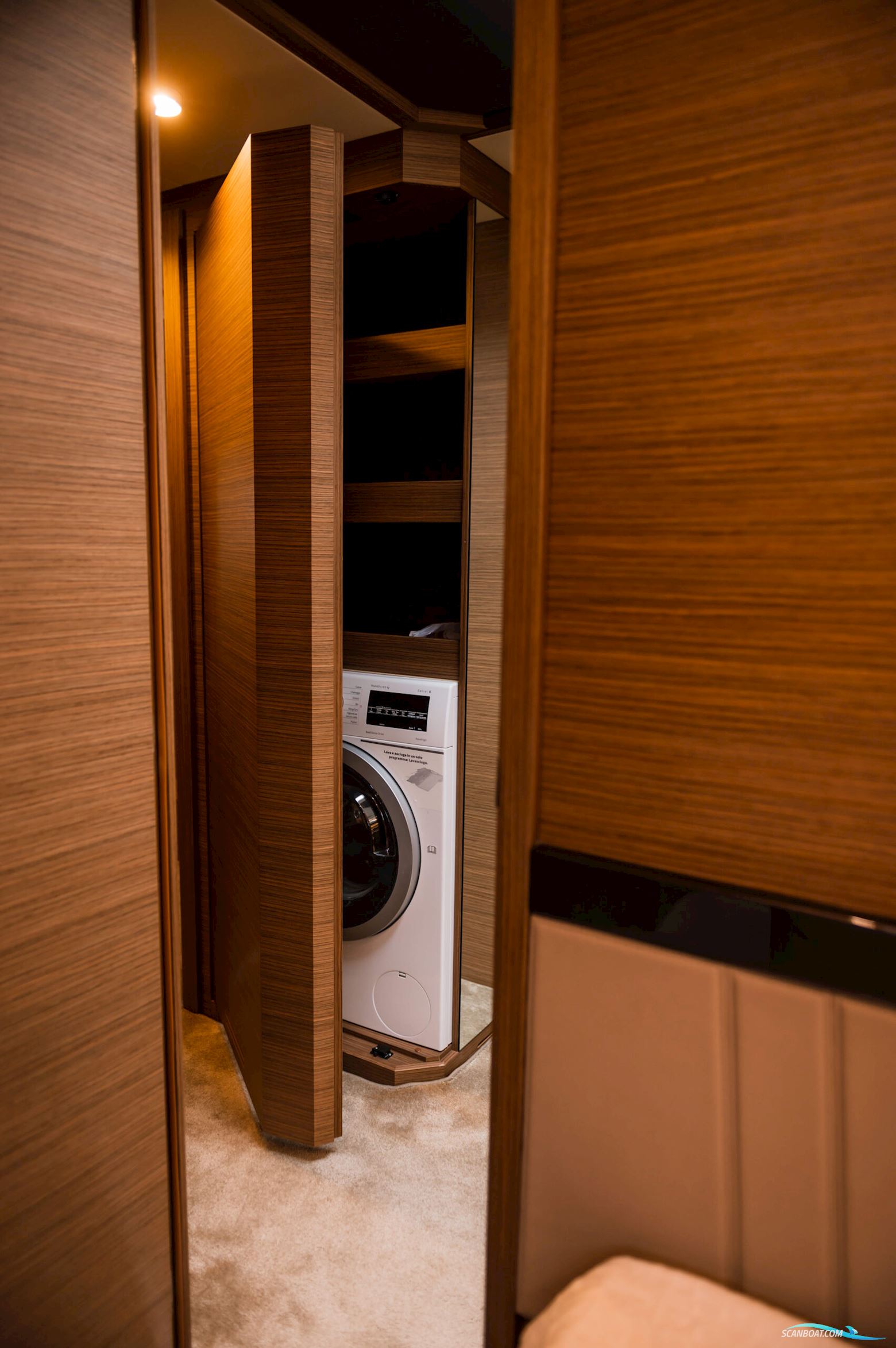 Ferretti Yachts 550