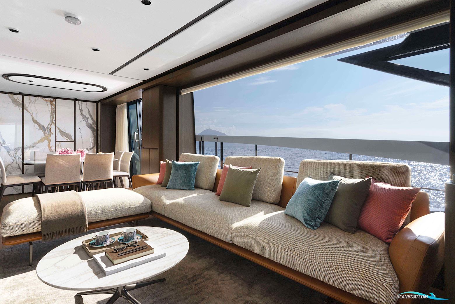 Ferretti Yachts 860
