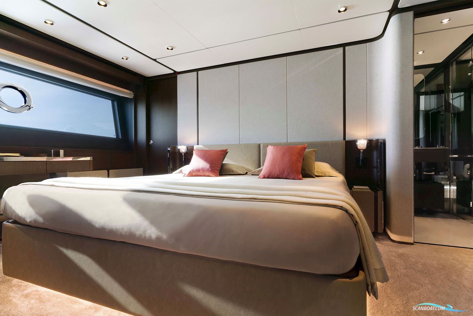 Ferretti Yachts 860