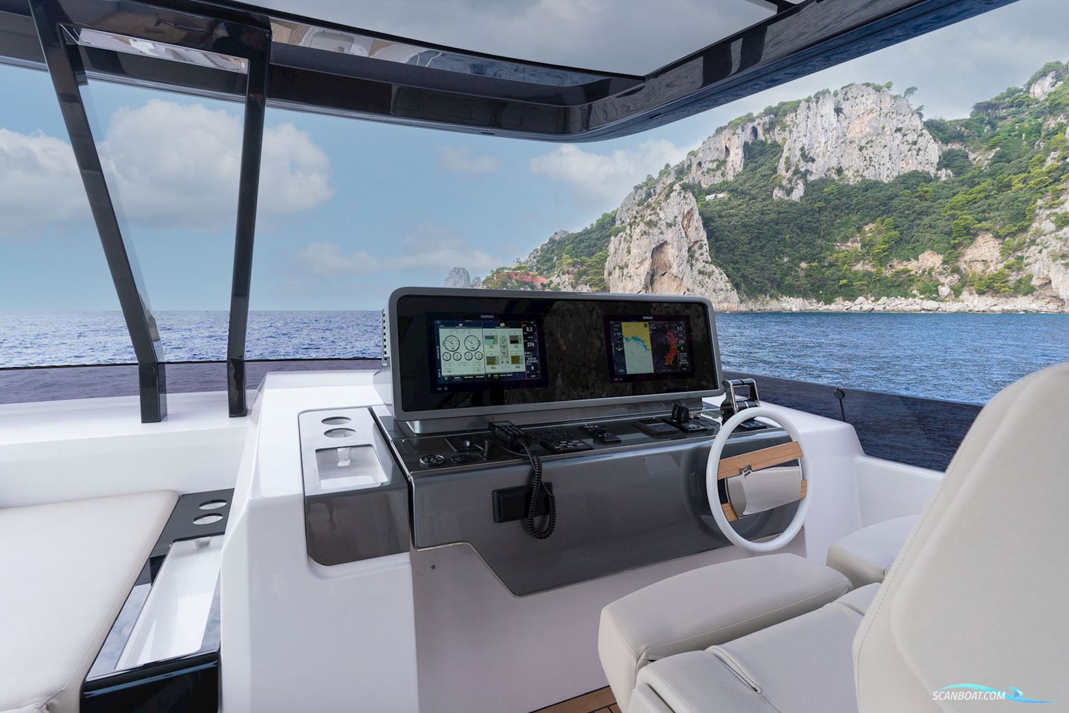 Ferretti Yachts 860