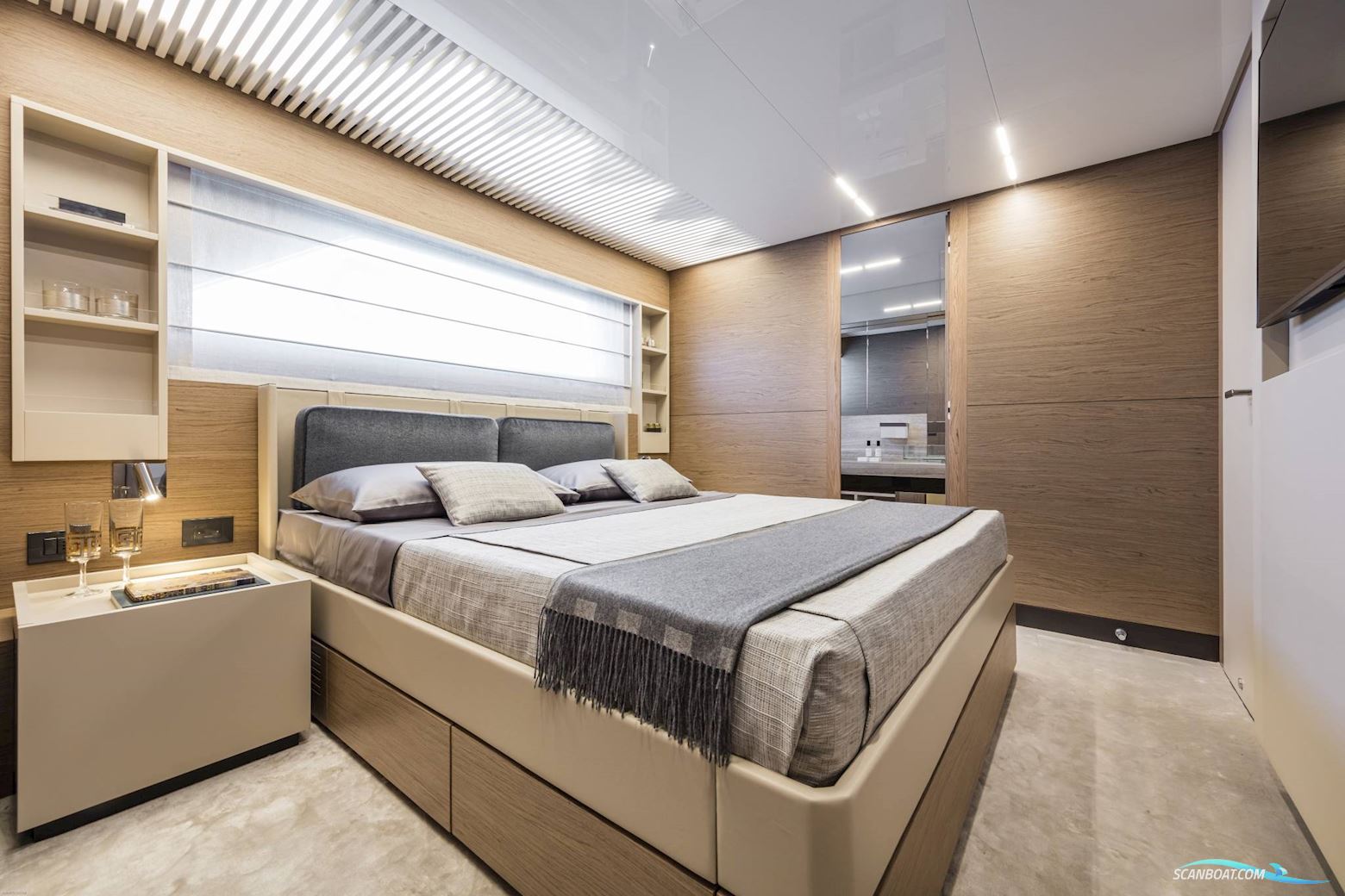Ferretti Yachts 920