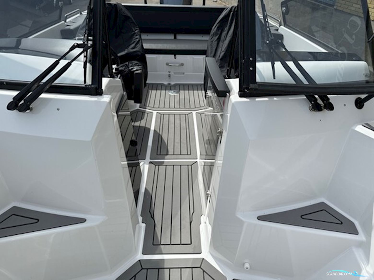 Finnmaster Husky R7 – Kvalitetsaluminium og 200 HK power