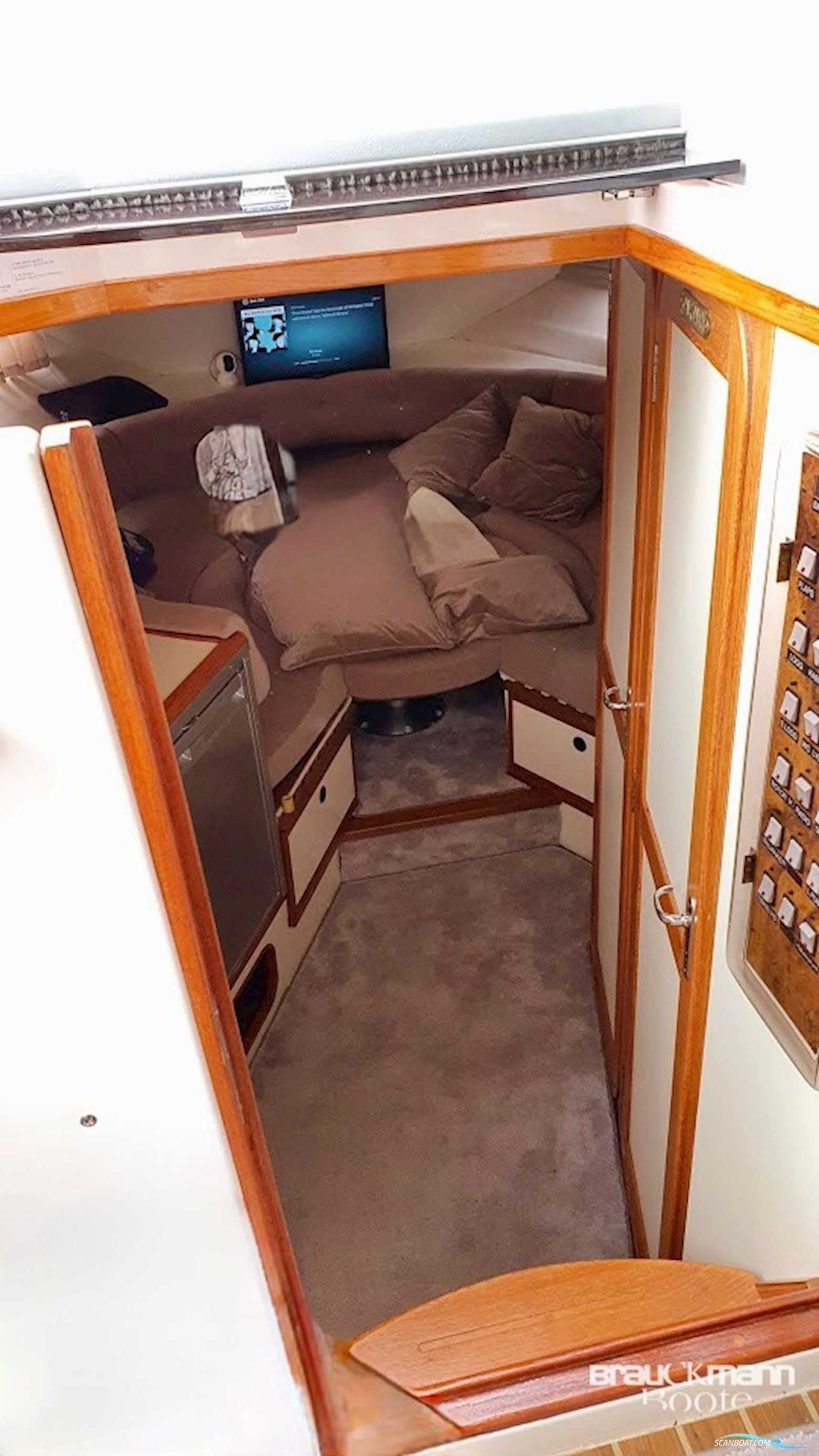 Fjord Dolphin 320