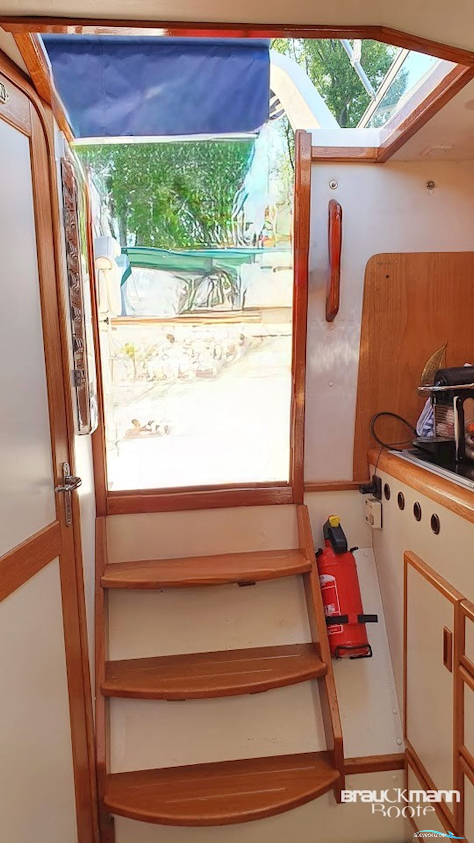 Fjord Dolphin 320