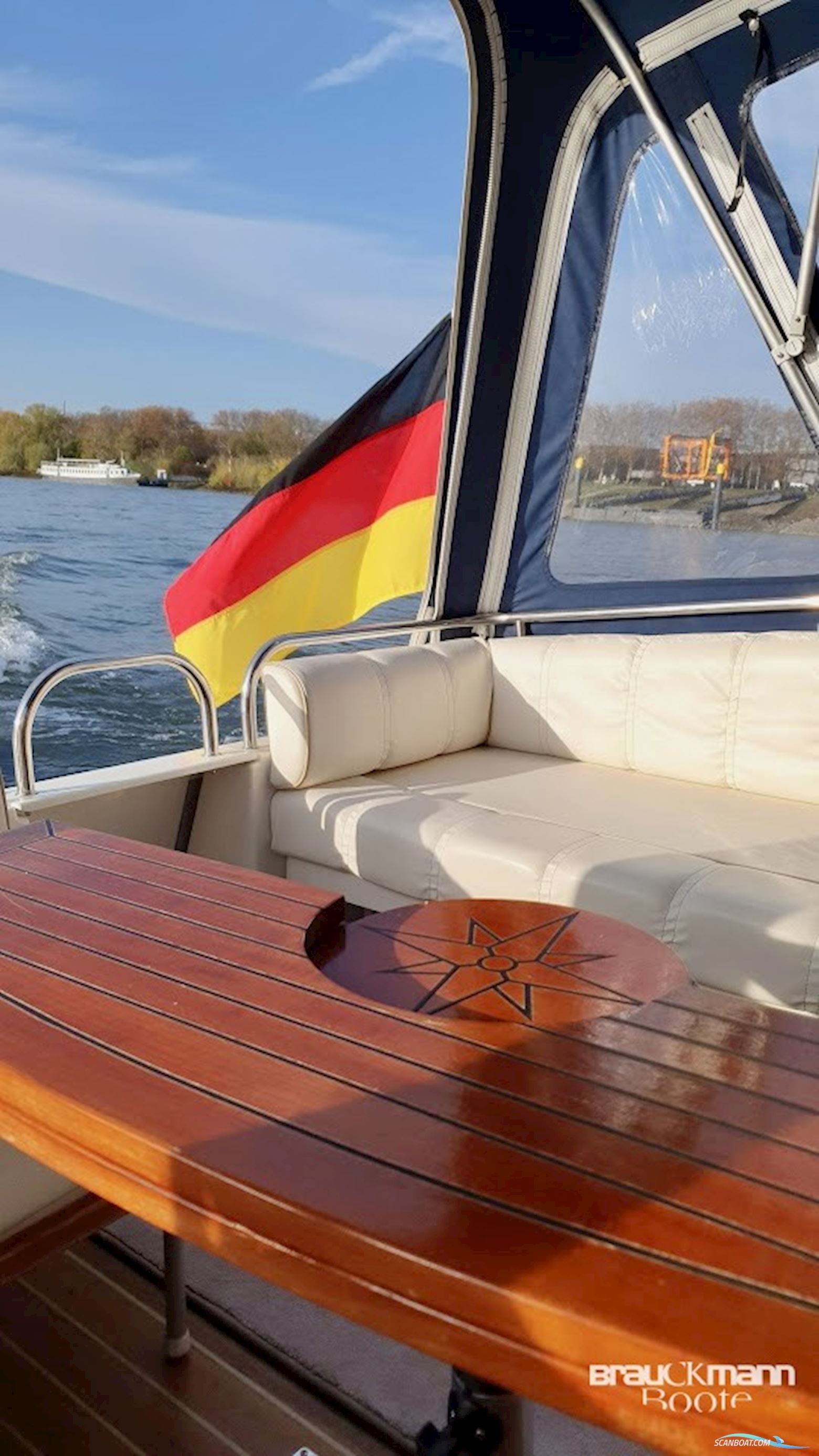 Fjord Dolphin 320
