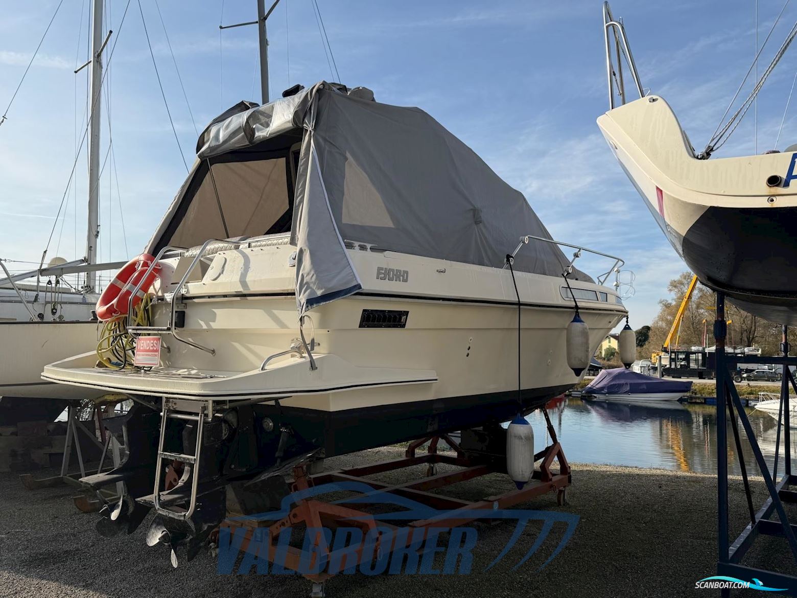 Fjord Dolphin 775