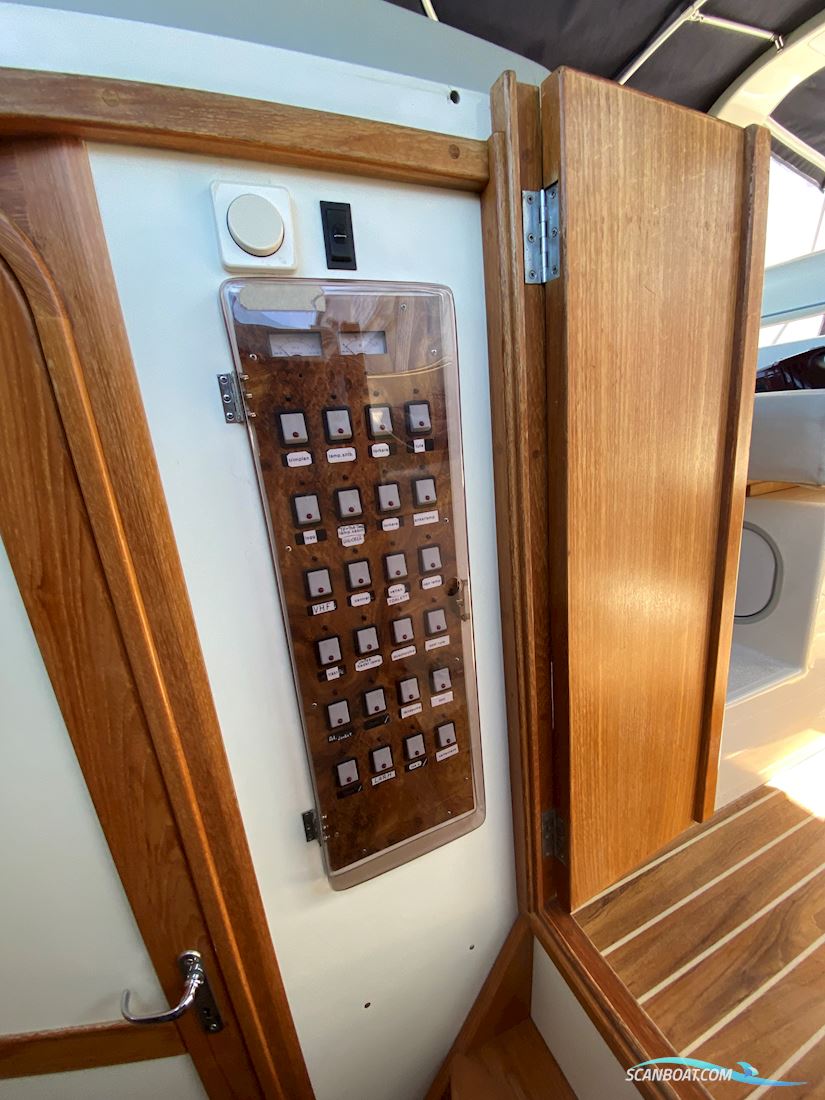 Fjord Dolphin 975