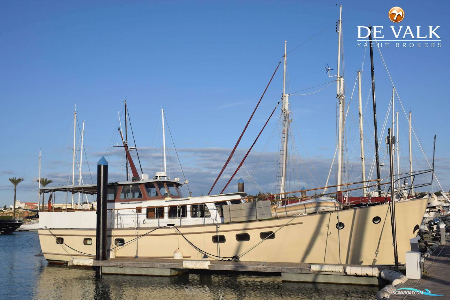 Fleur de Lys 58 Motorboat 1961, with Rootes Listler engine, Portugal