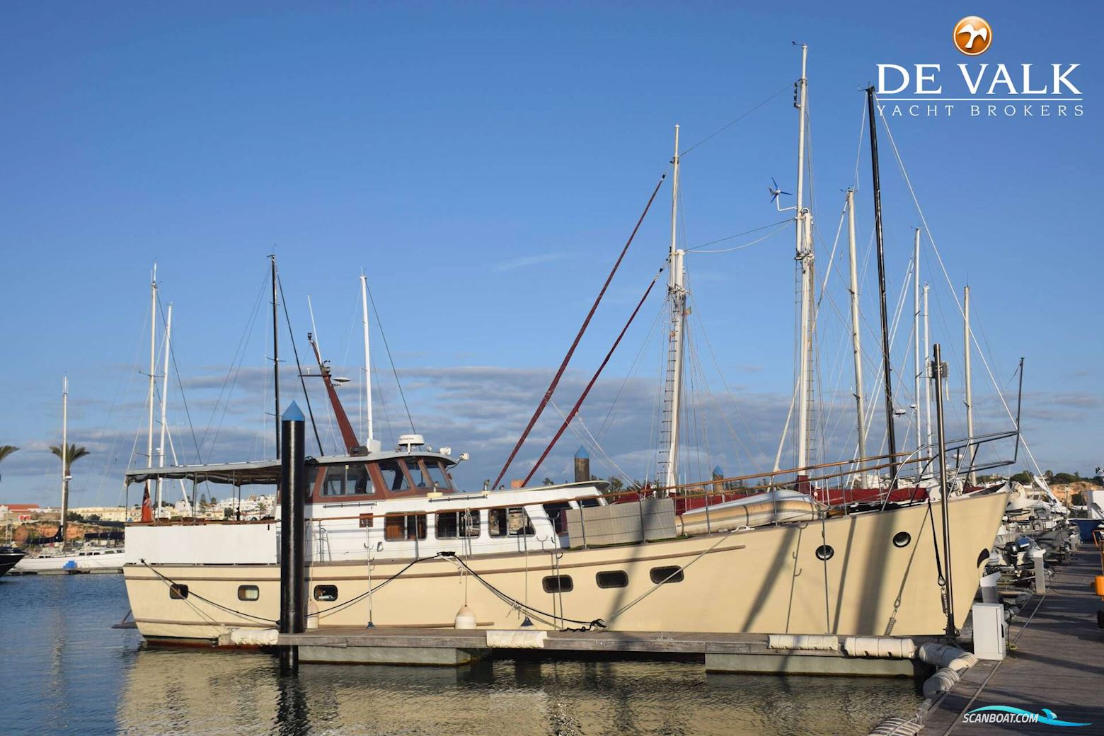 Fleur de Lys 58 Motorboat 1961, with Rootes Listler engine, Portugal