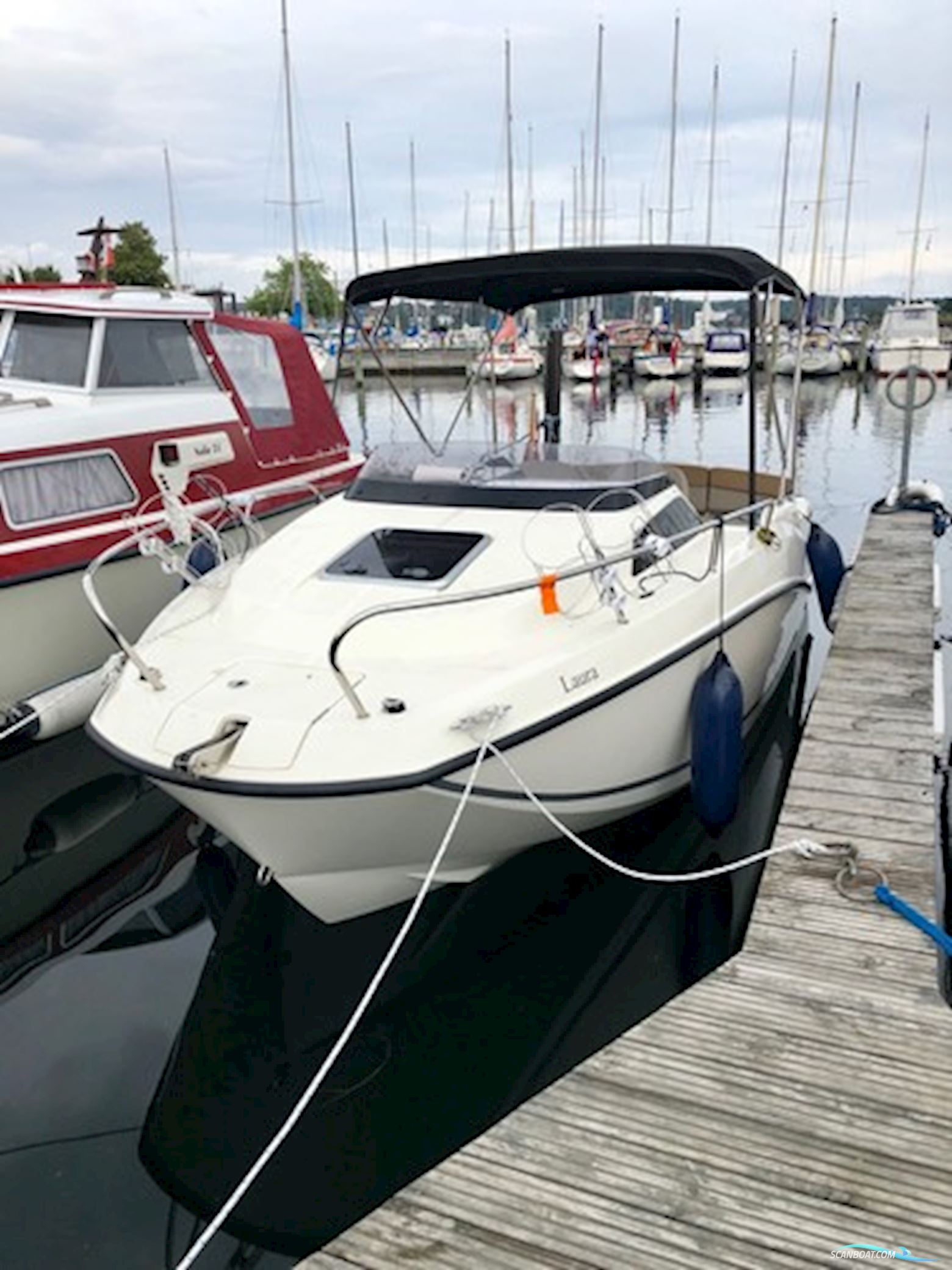 Flot Quicksilver 555 Med Mercury 100 HK CT, Kun 93,6 Timer, Smartcraft, Simrad GO7, Fusion Lydanlæg, Køleskab og Flexiteak. Velholdt og Vinteropbevar Motorboat 2019, with Mercury engine, Denmark