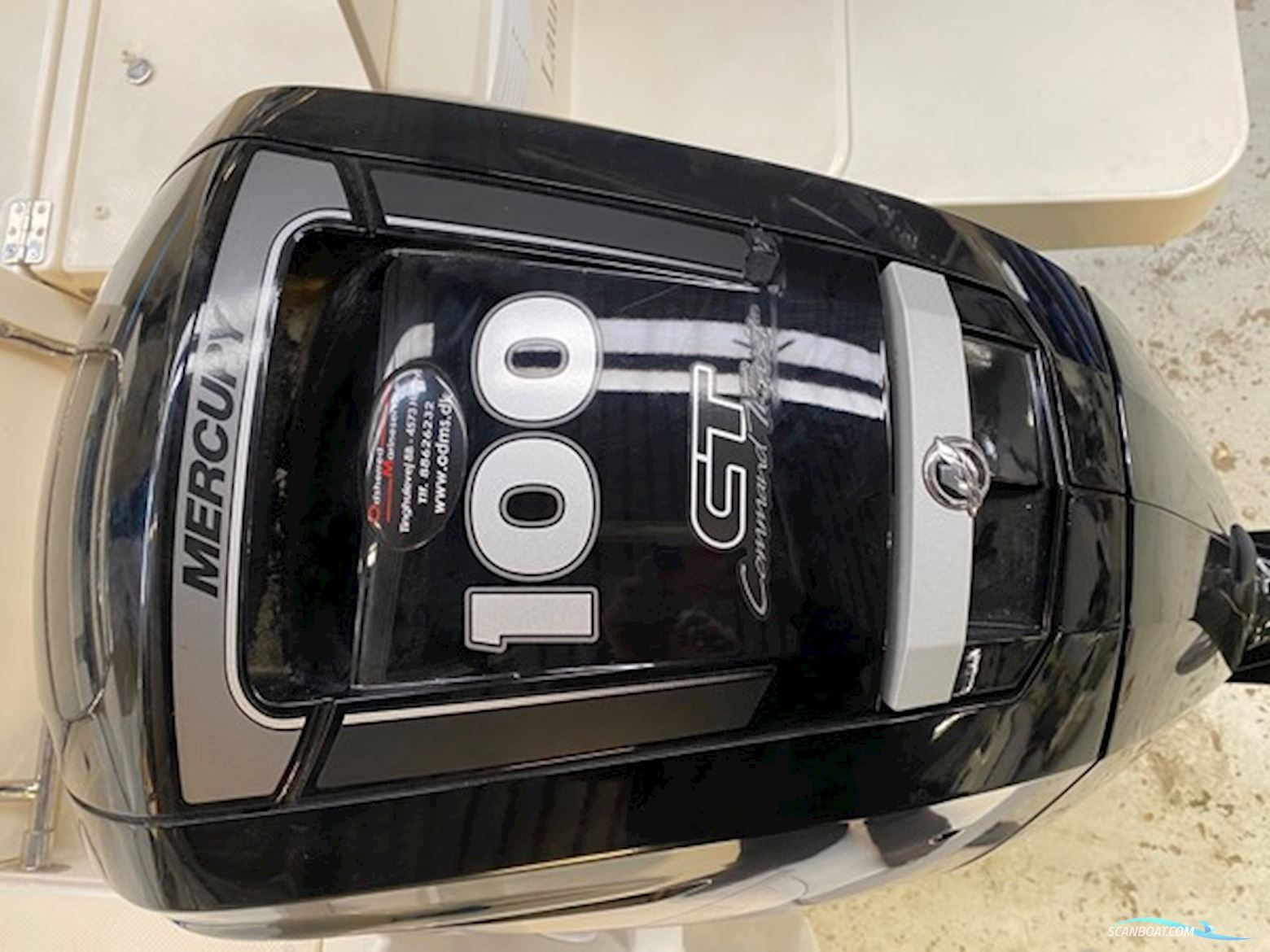 Flot Quicksilver 555 Med Mercury 100 HK CT, Kun 93,6 Timer, Smartcraft, Simrad GO7, Fusion Lydanlæg, Køleskab og Flexiteak. Velholdt og Vinteropbevar