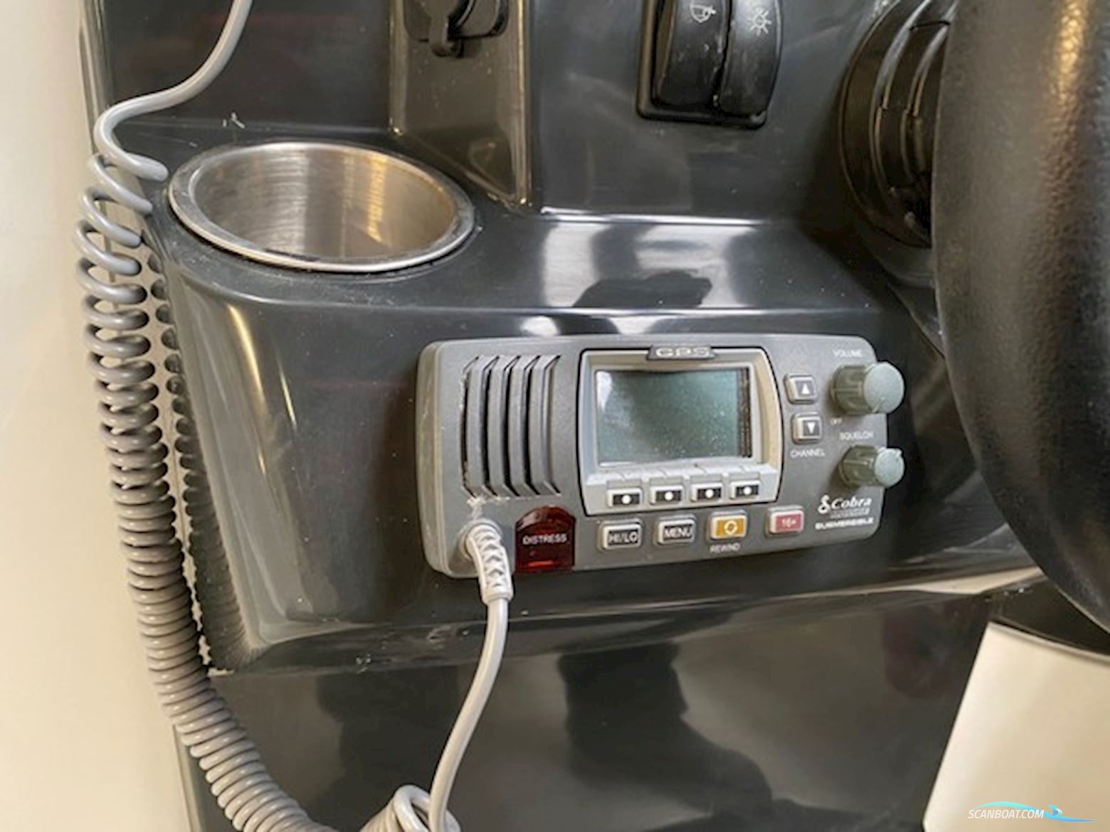 Flot Quicksilver 555 Med Mercury 100 HK CT, Kun 93,6 Timer, Smartcraft, Simrad GO7, Fusion Lydanlæg, Køleskab og Flexiteak. Velholdt og Vinteropbevar