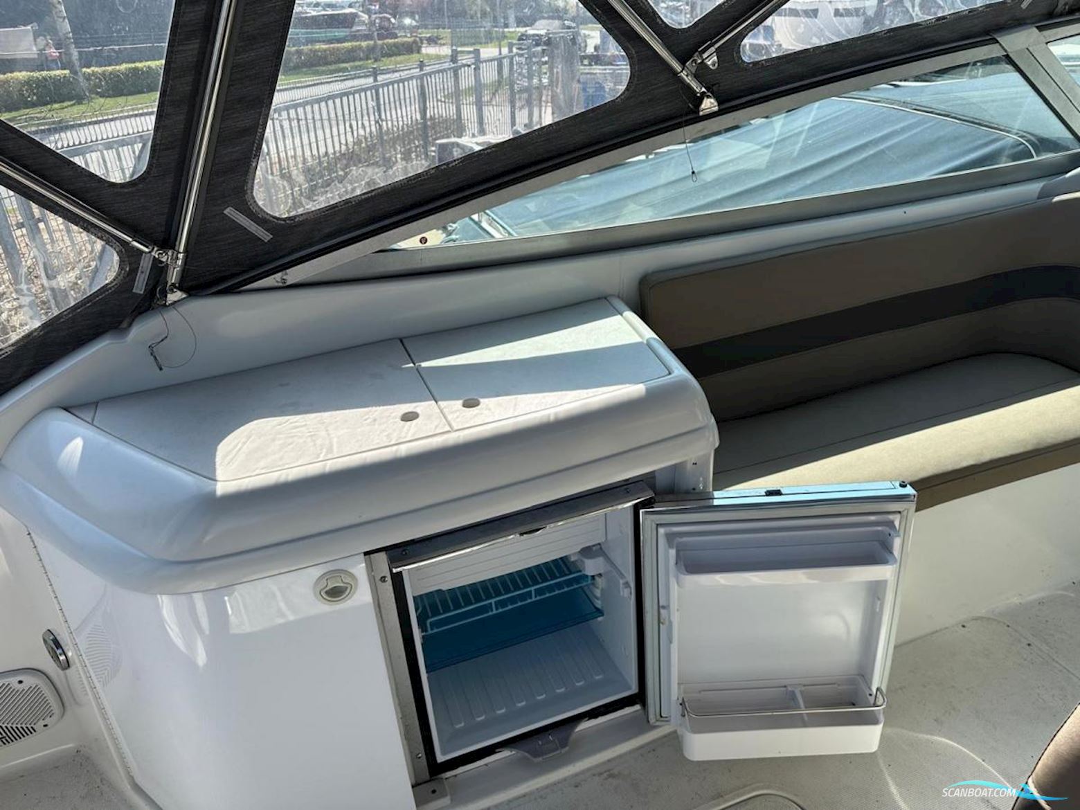 Formula  F-280 SS Cuddy cabin