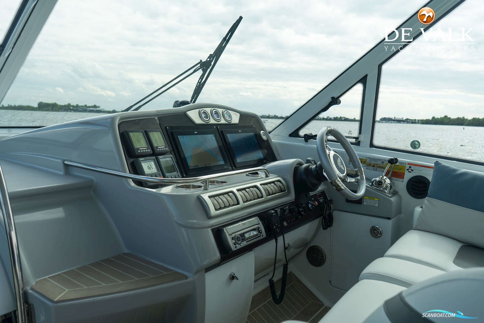 Formula 45 Yacht.