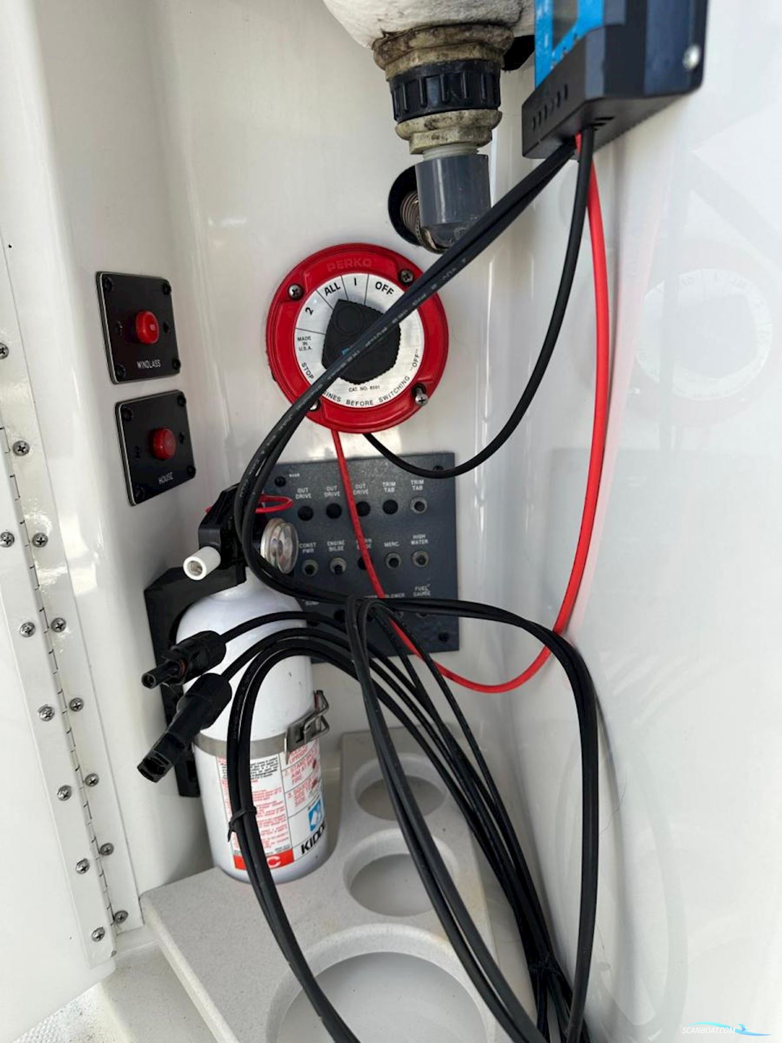 Formula F-280 SS Cuddy Cabin