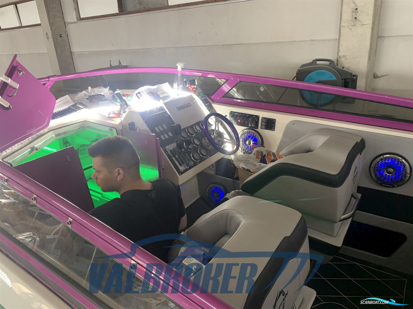 Fountain 38 LIGHTNING