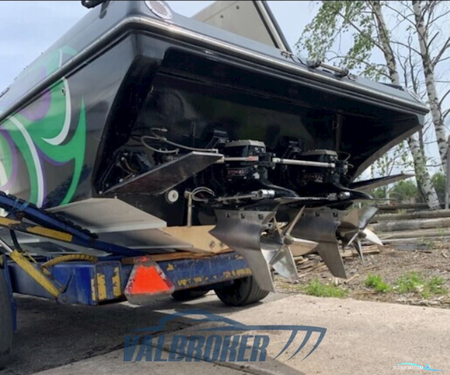 Fountain 38 LIGHTNING