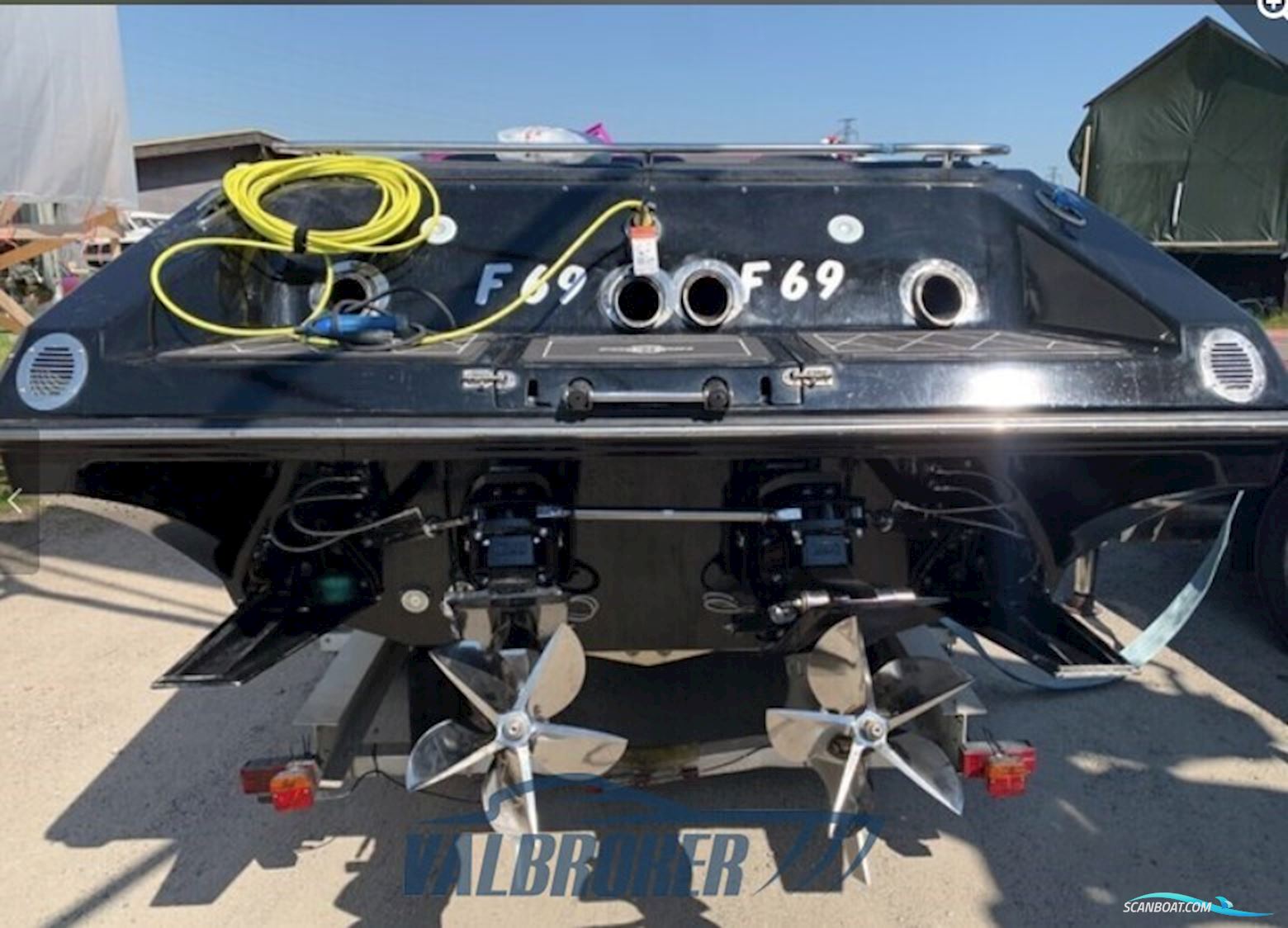 Fountain 38 Lightning