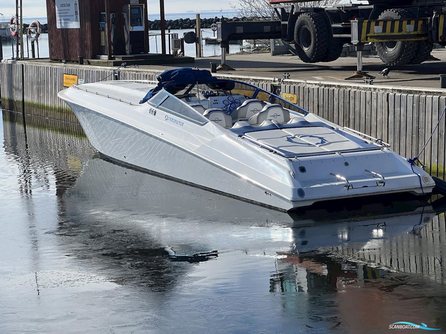 Fountain 47 Lightning Motorboat 2007, with 3 x Mercruiser 700 SCI engine, Denmark