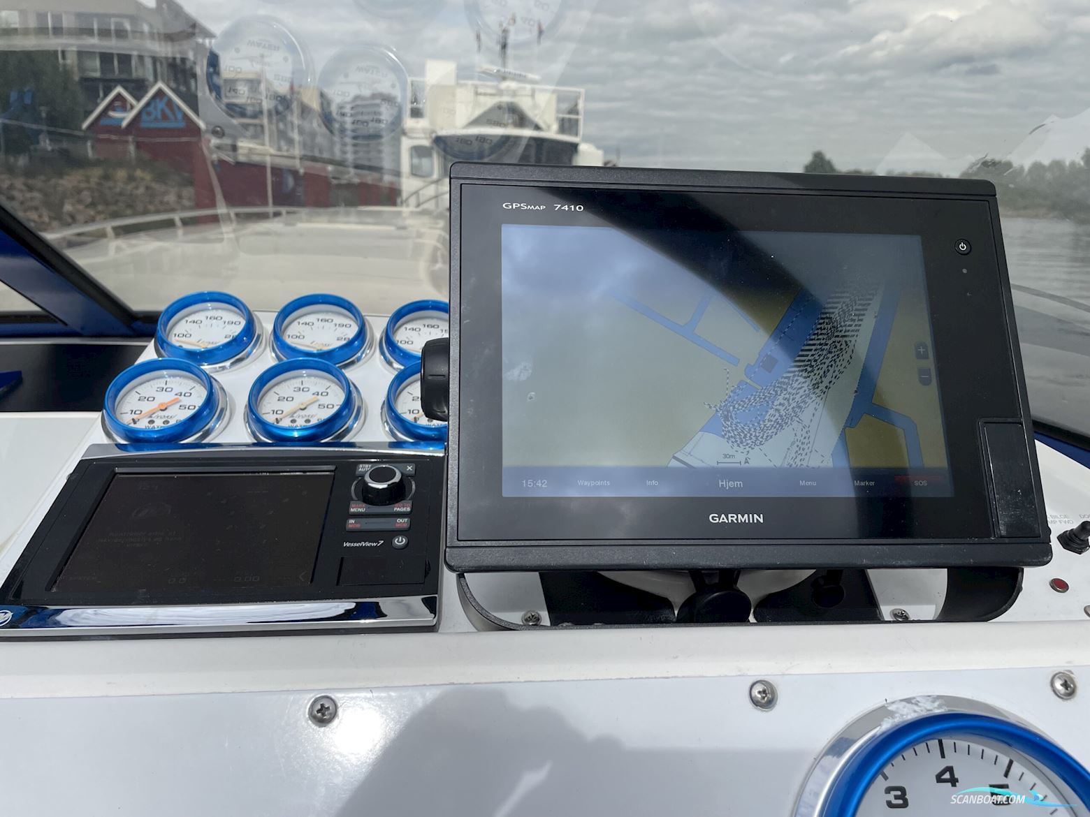 Fountain 47 Lightning