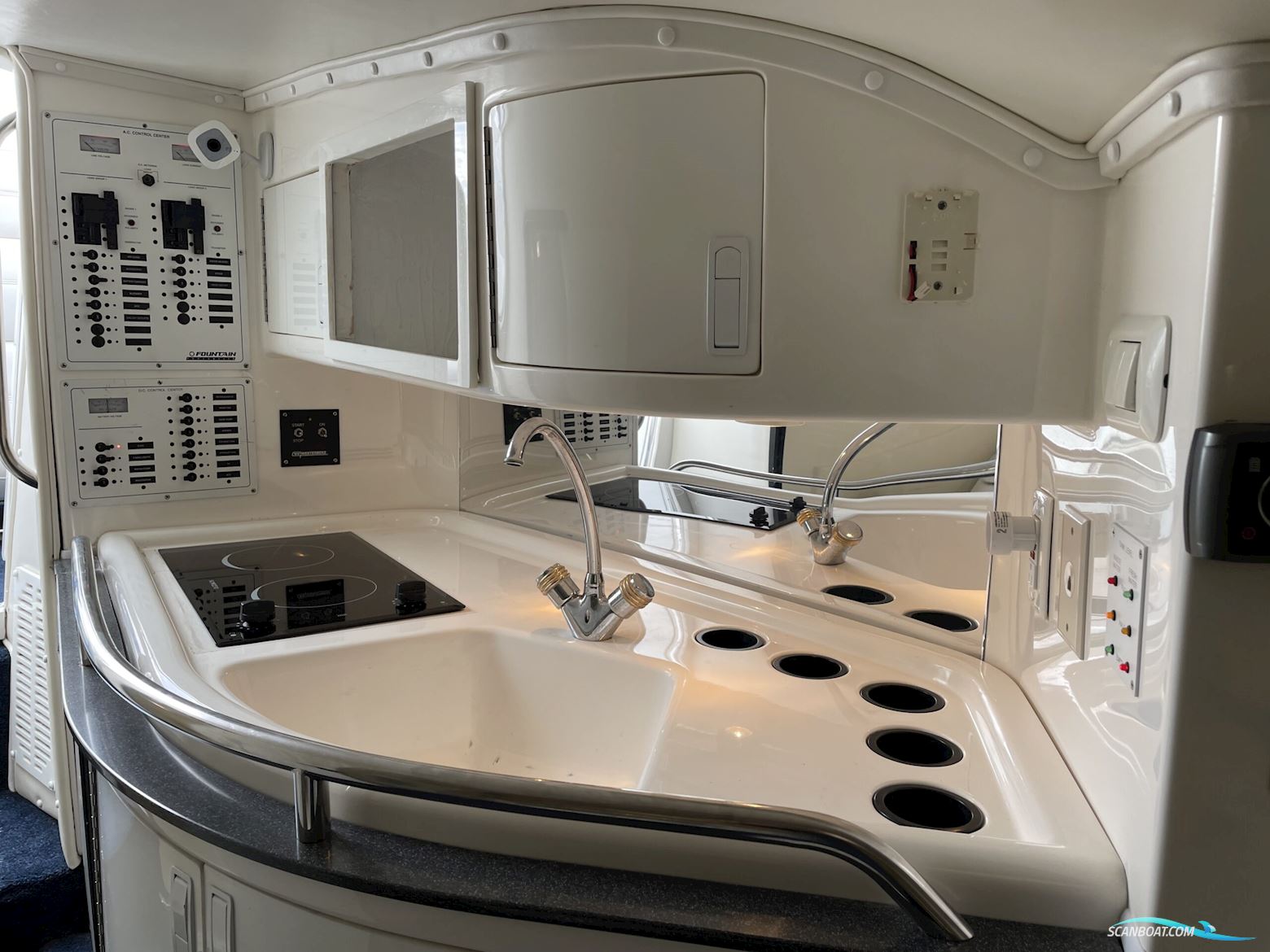 Fountain 47 Lightning