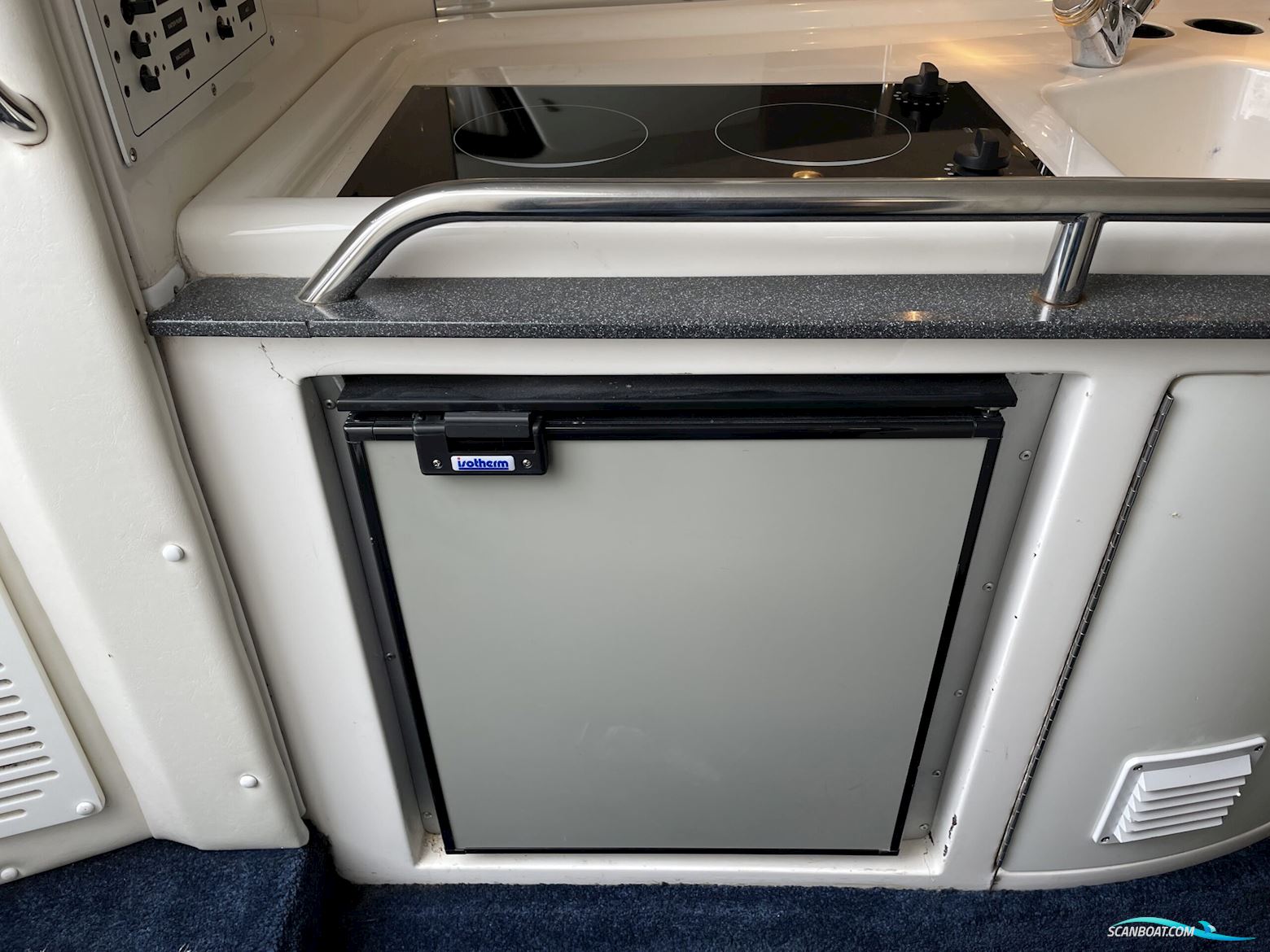 Fountain 47 Lightning