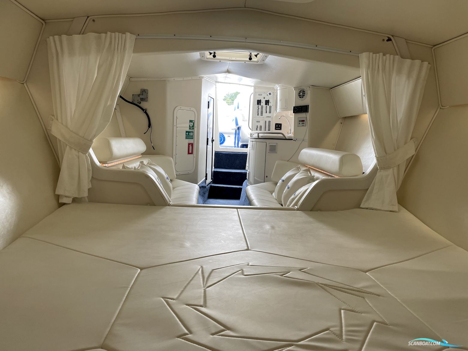 Fountain 47 Lightning