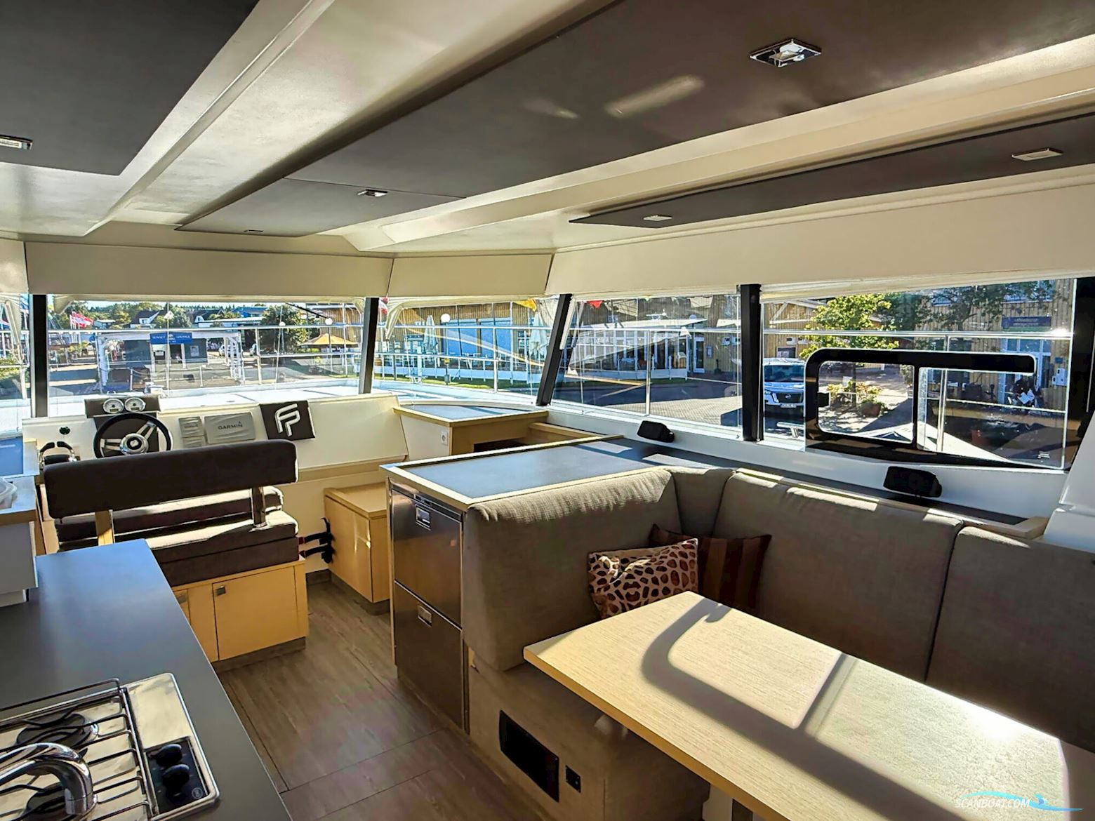 Fountaine Payot Motorcatamaran MY 37