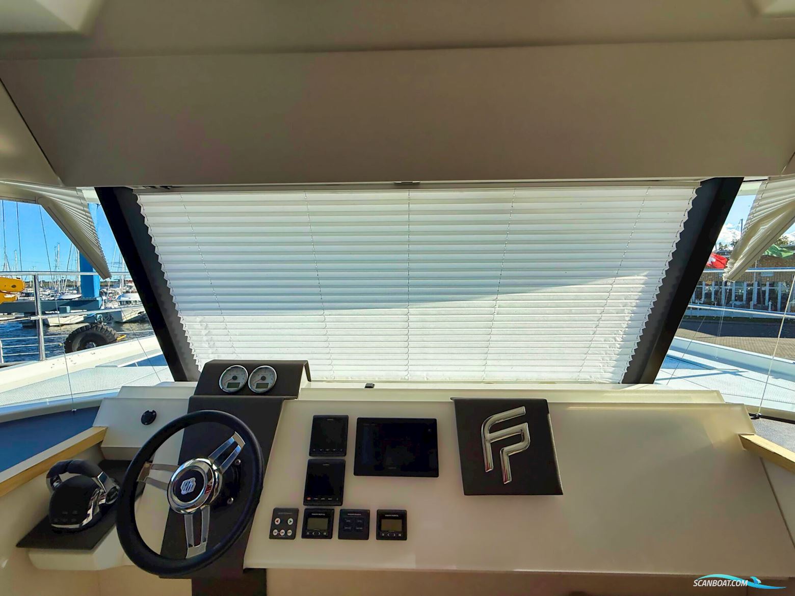 Fountaine Payot Motorcatamaran MY 37