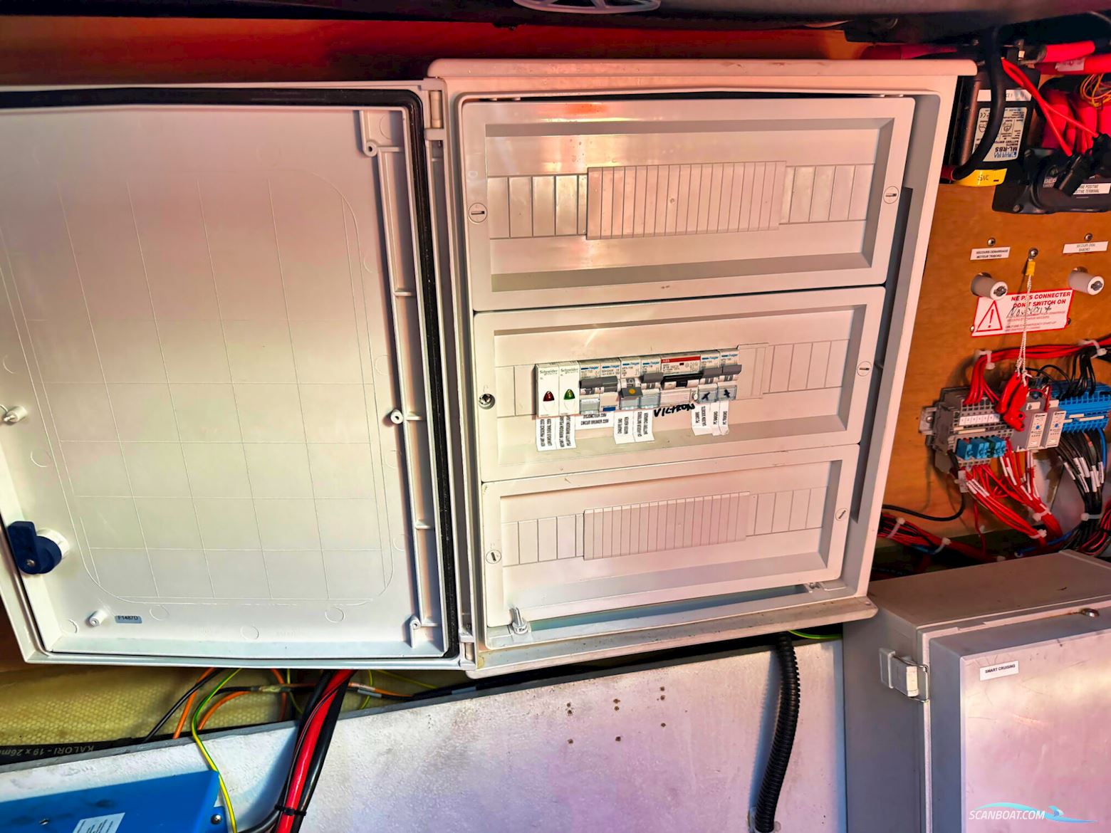 Fountaine Payot Motorcatamaran MY 37